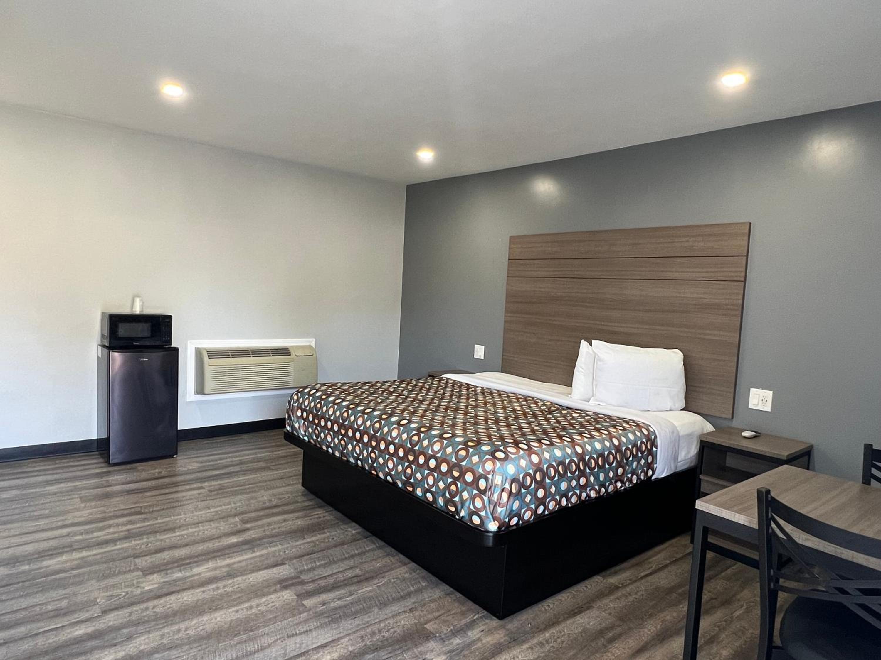 Deluxe King Room - Photo 5