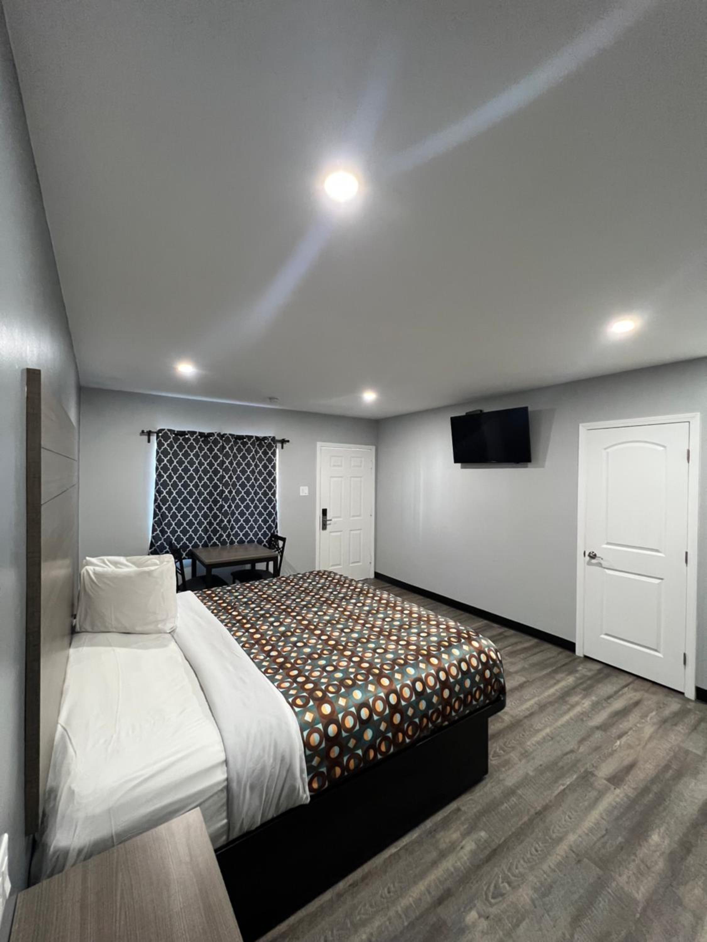 Deluxe King Room - Photo 3