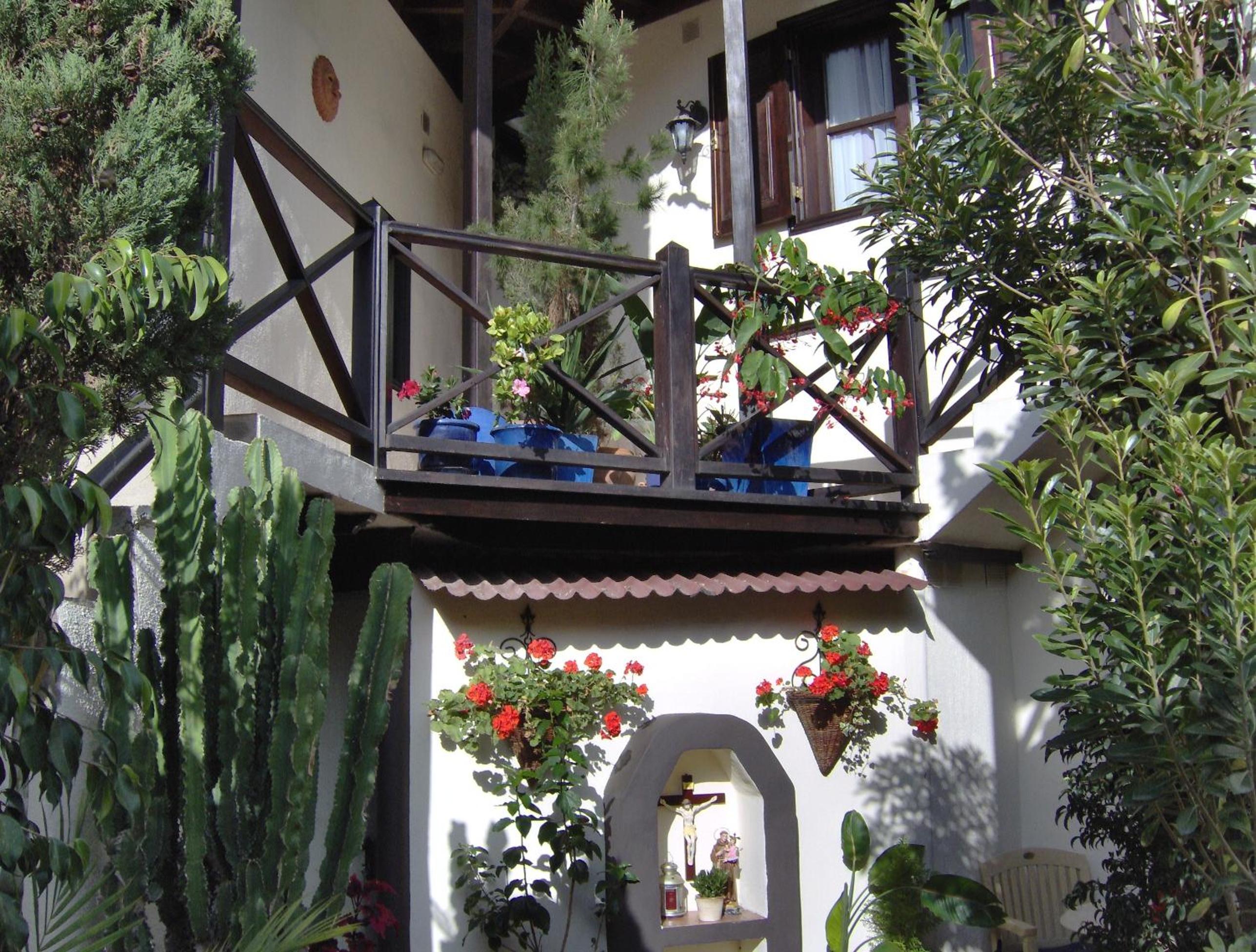 One-Bedroom Apartment with Terrace - Photo 10