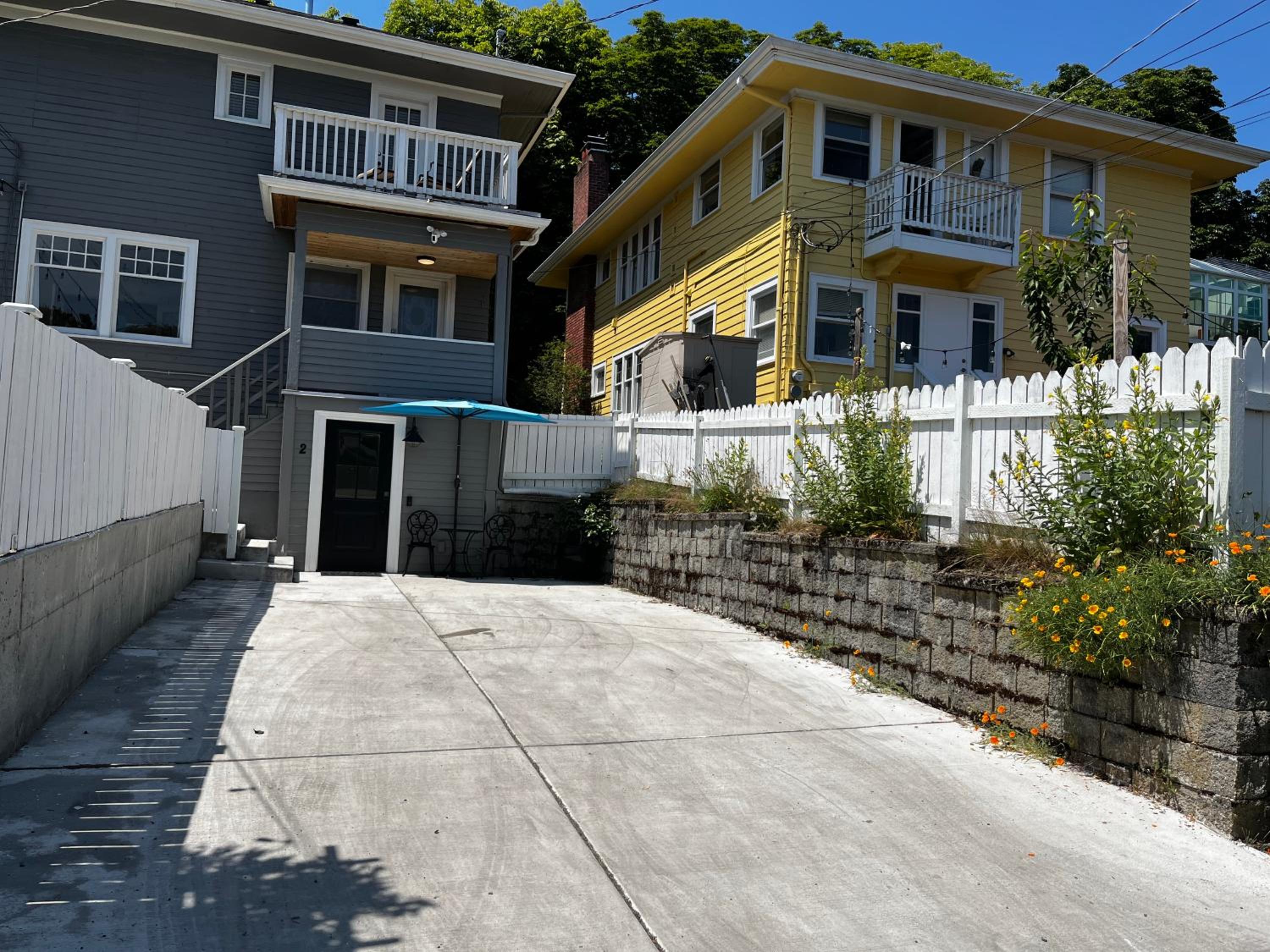 Two-Bedroom House - Photo 4