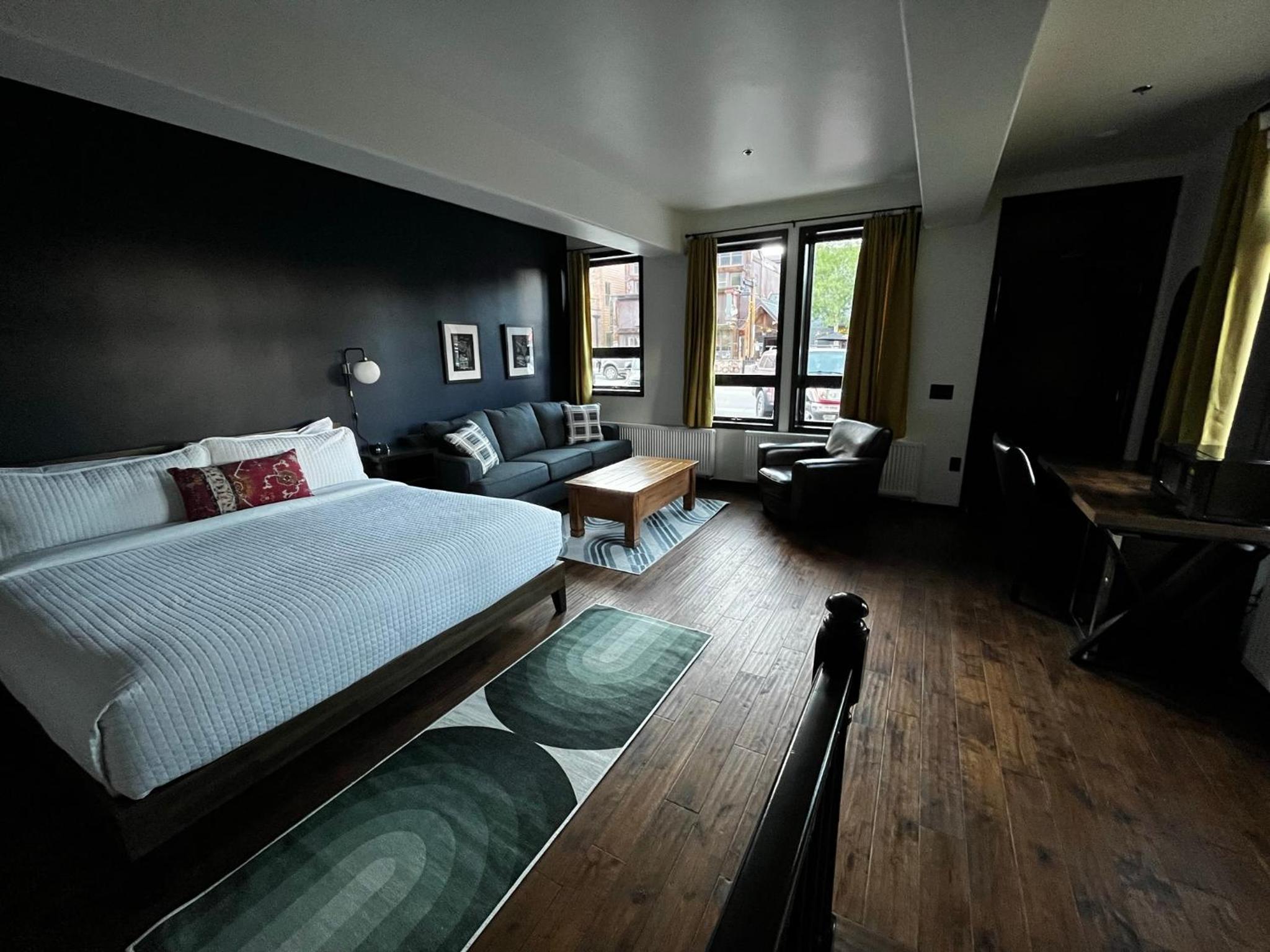 Deluxe King Room photo 3