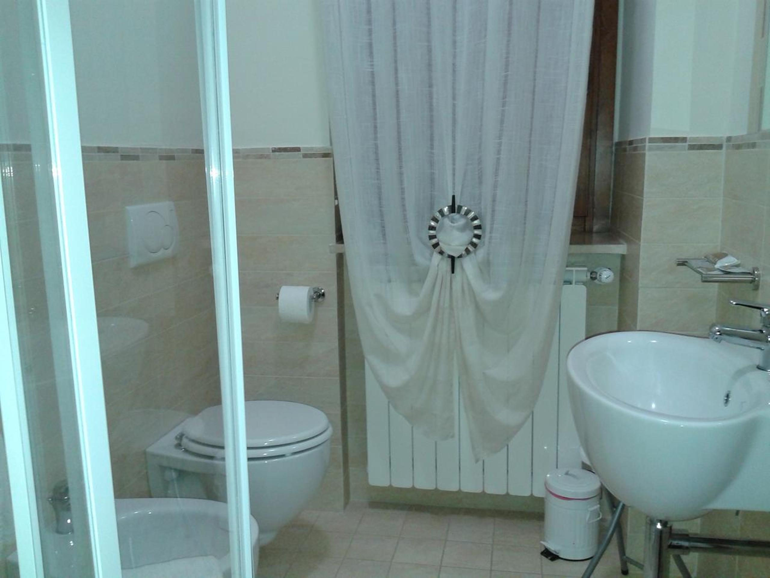 Economy Double Room - Photo 4