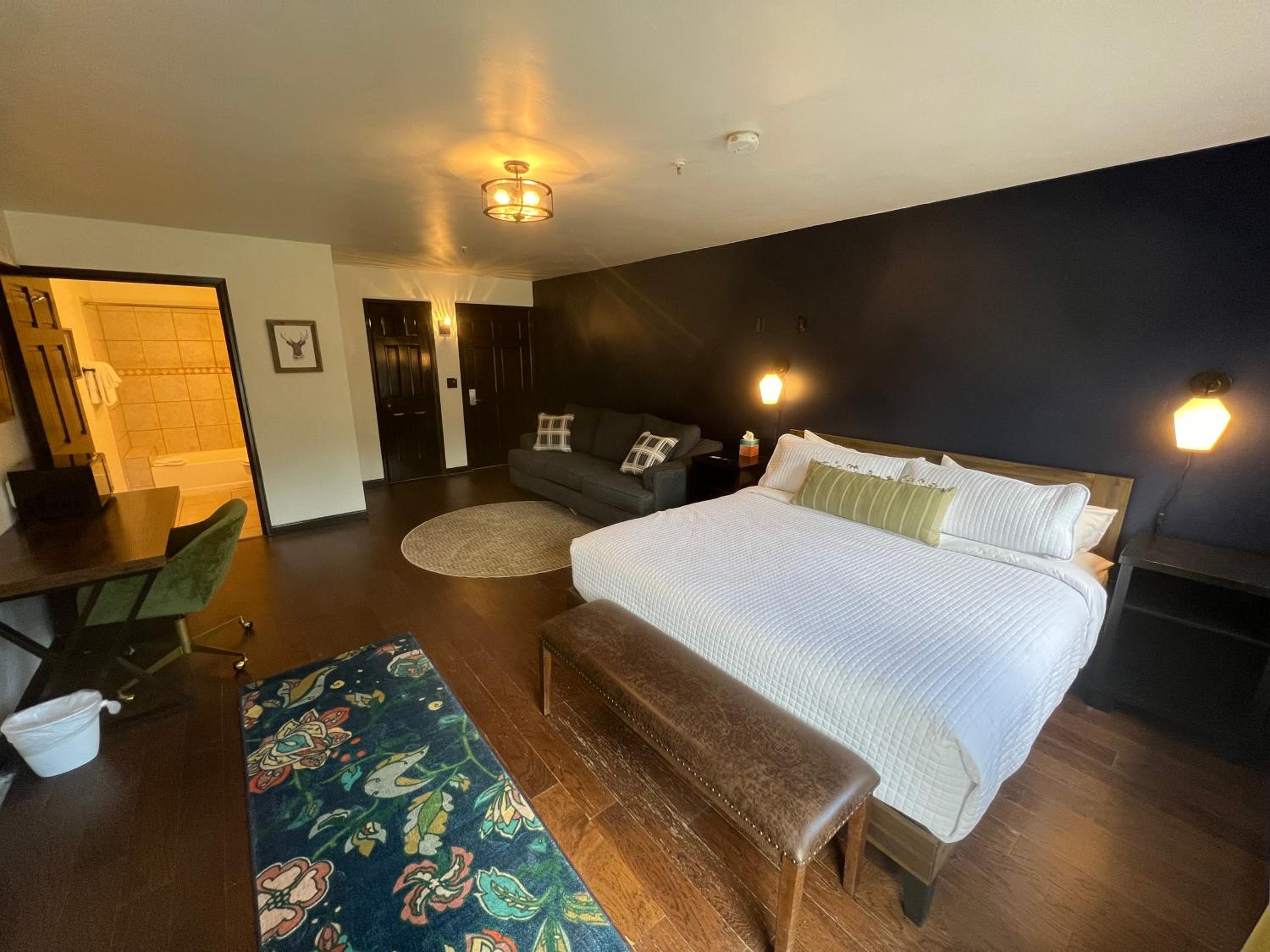 Deluxe King Room photo 2
