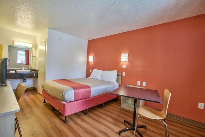 Quadruple Room - Disability Access photo 2