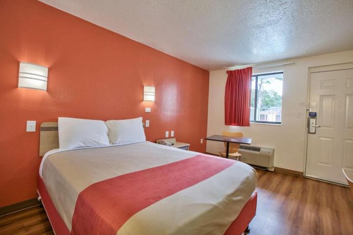 Quadruple Room - Disability Access photo 3
