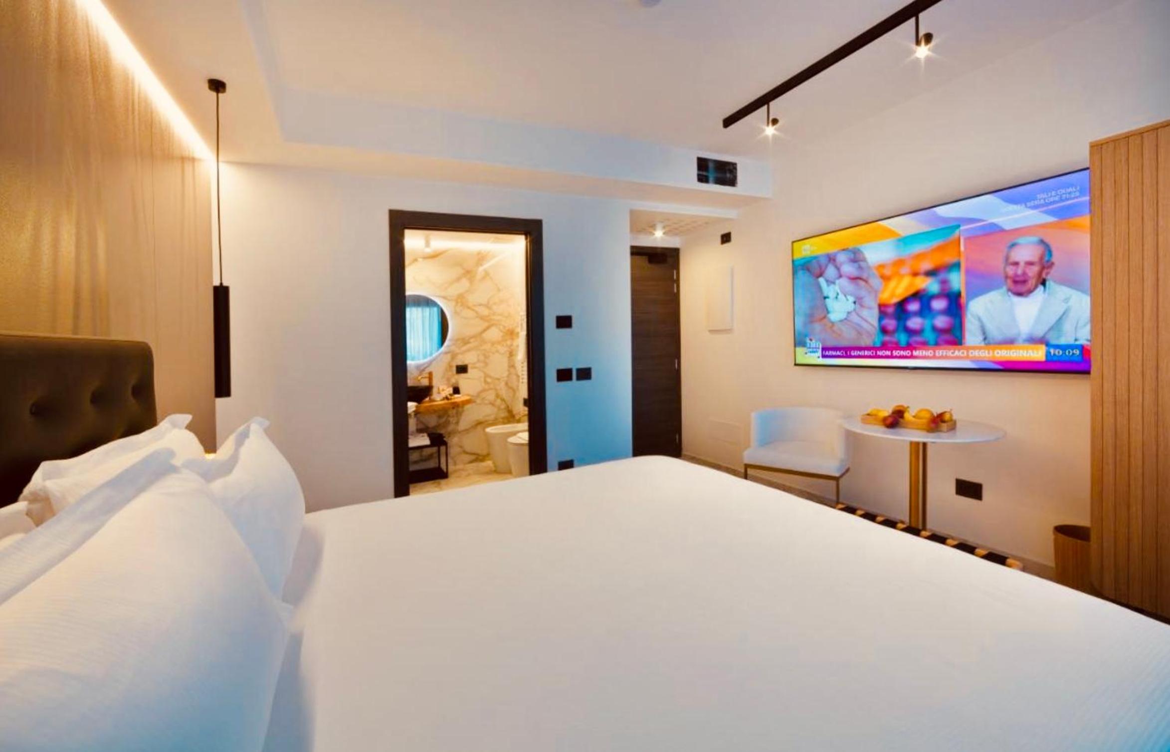 Deluxe Room - Photo 4