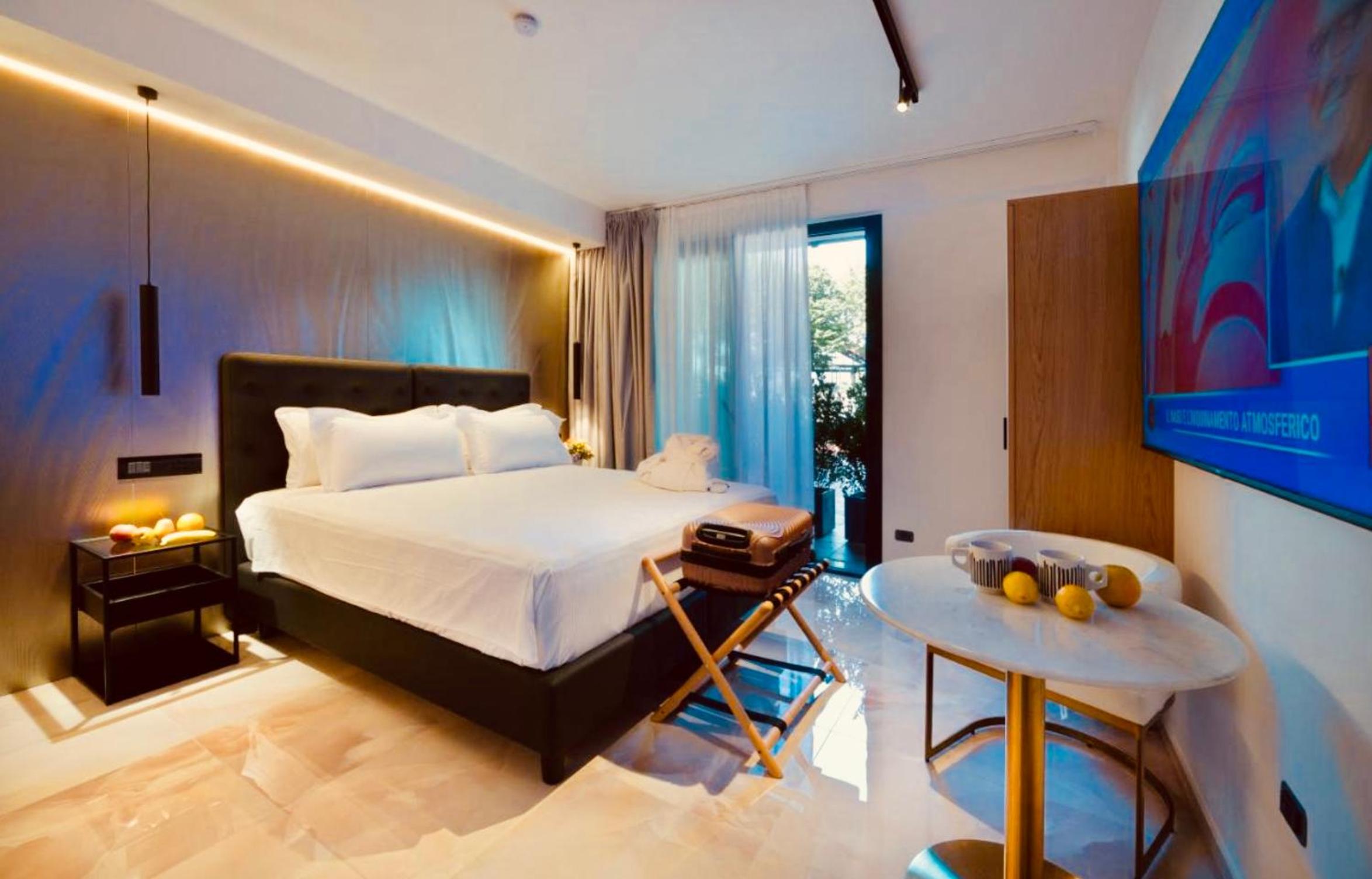 Deluxe Room - Photo 6