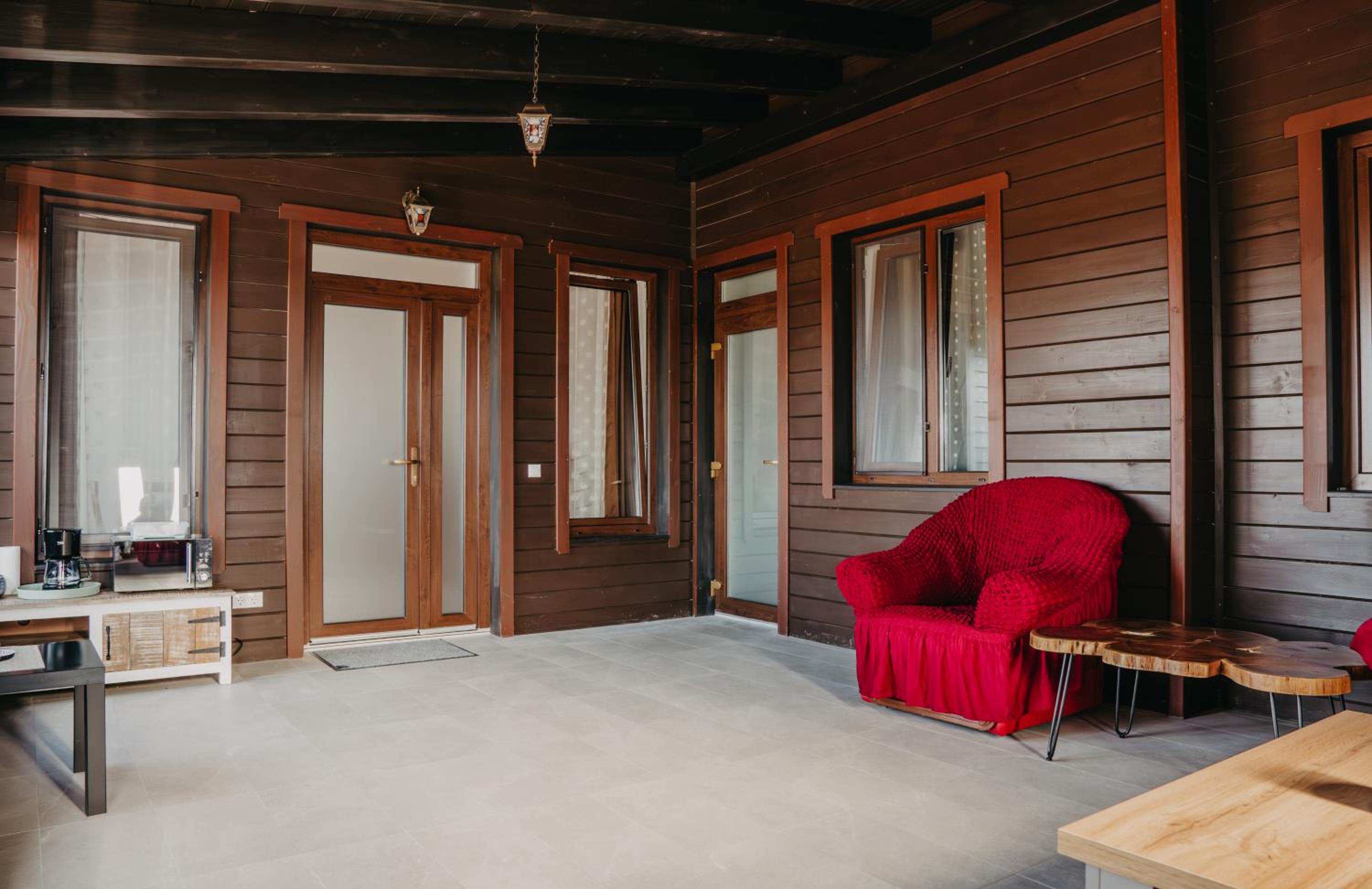 Seven-Bedroom House photo 1