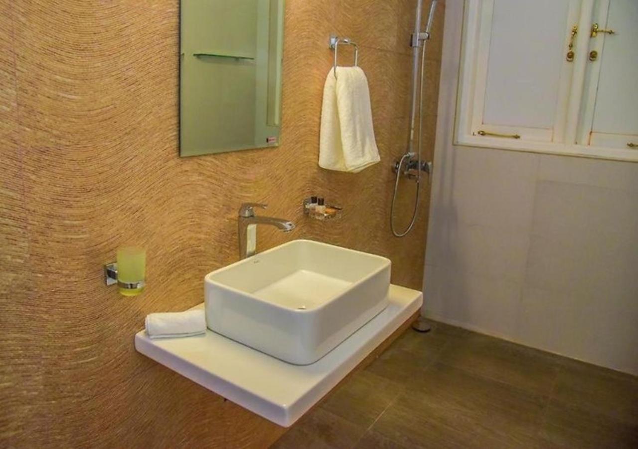 Single Room with Shared Bathroom photo 2