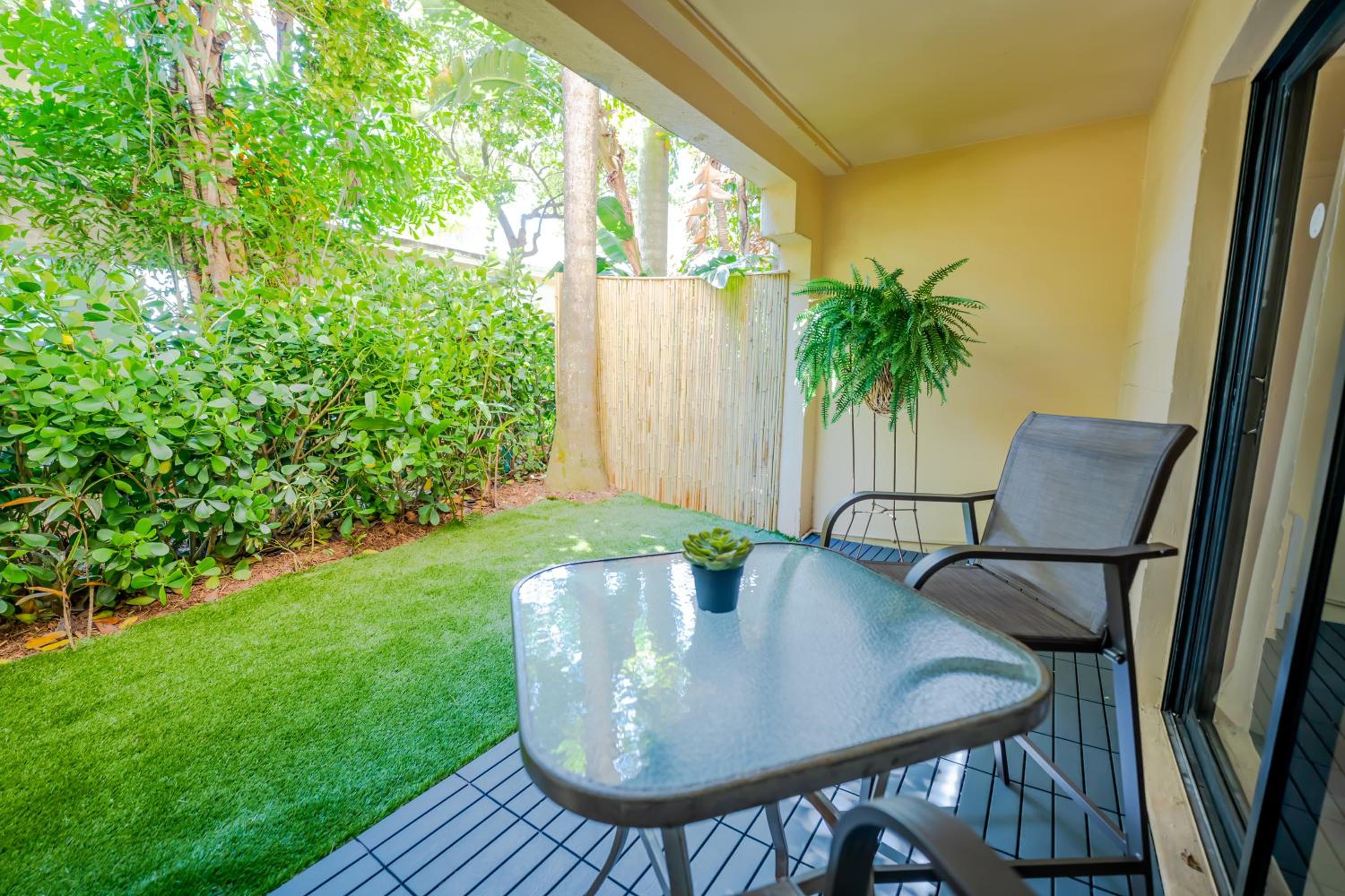 Premium King with Patio, Kitchenette and Sofa Bed - Photo 9