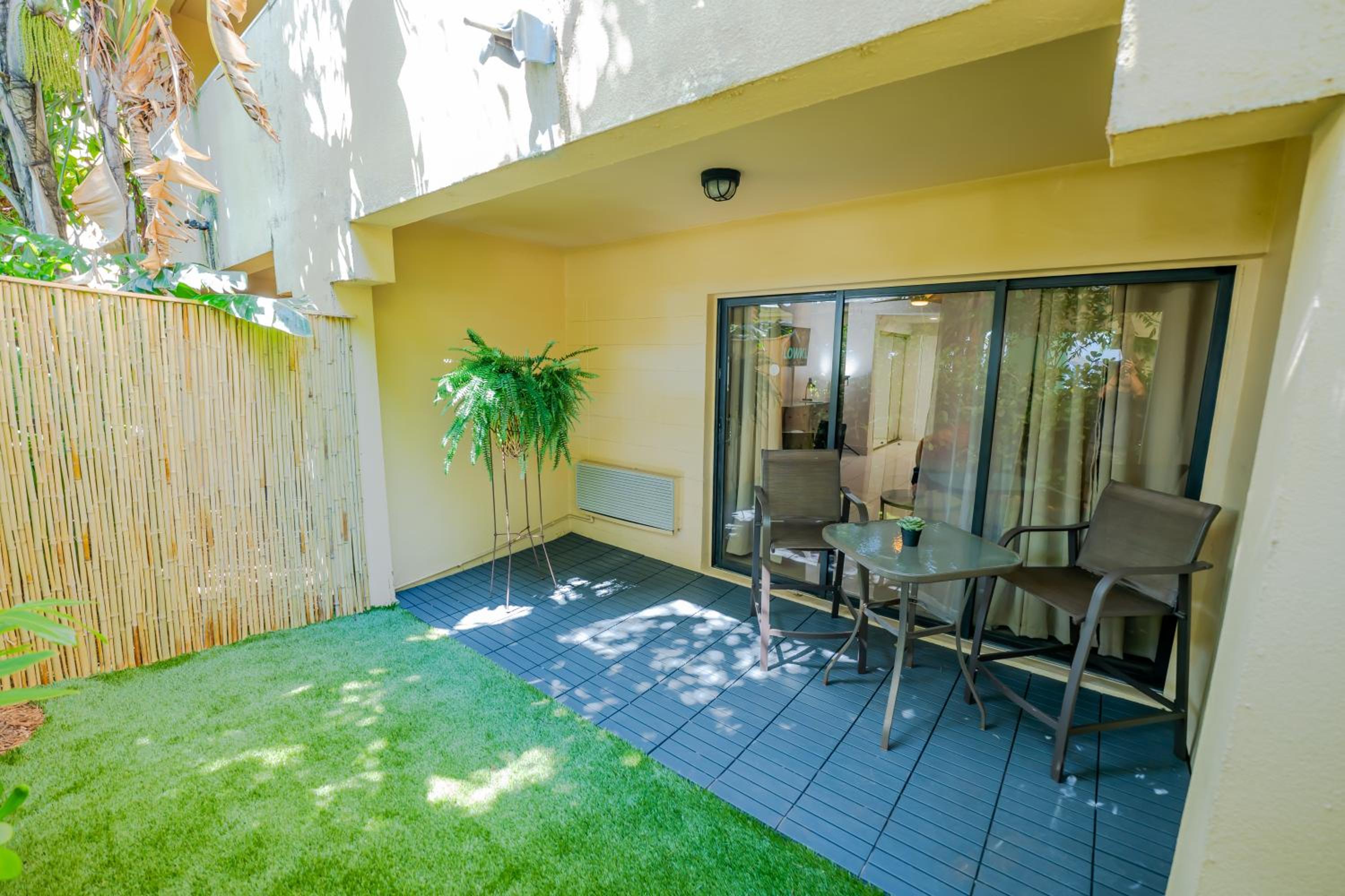 Premium King with Patio, Kitchenette and Sofa Bed - Photo 10
