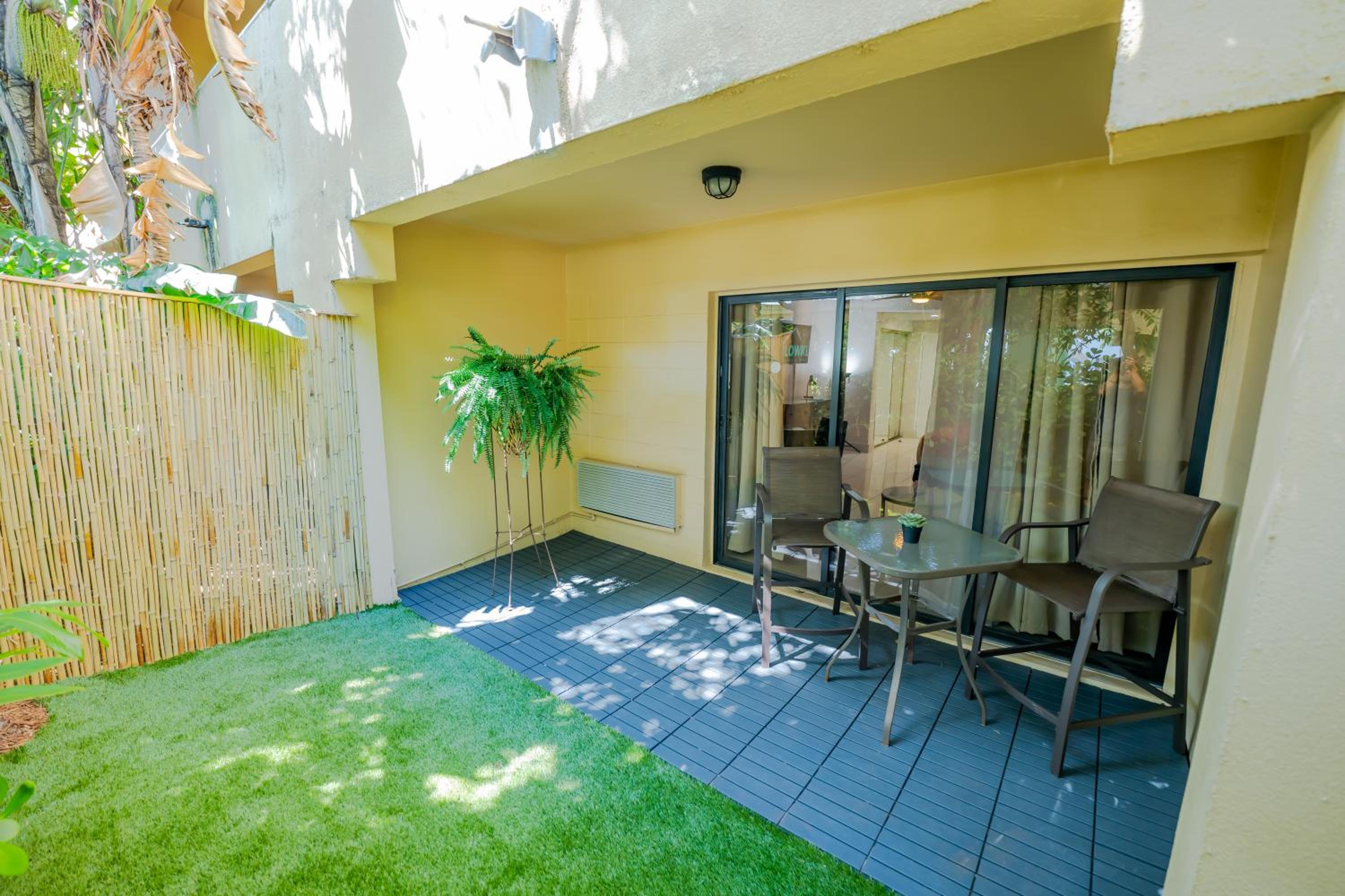 Premium King with Patio, Kitchenette and Sofa Bed - Photo 11