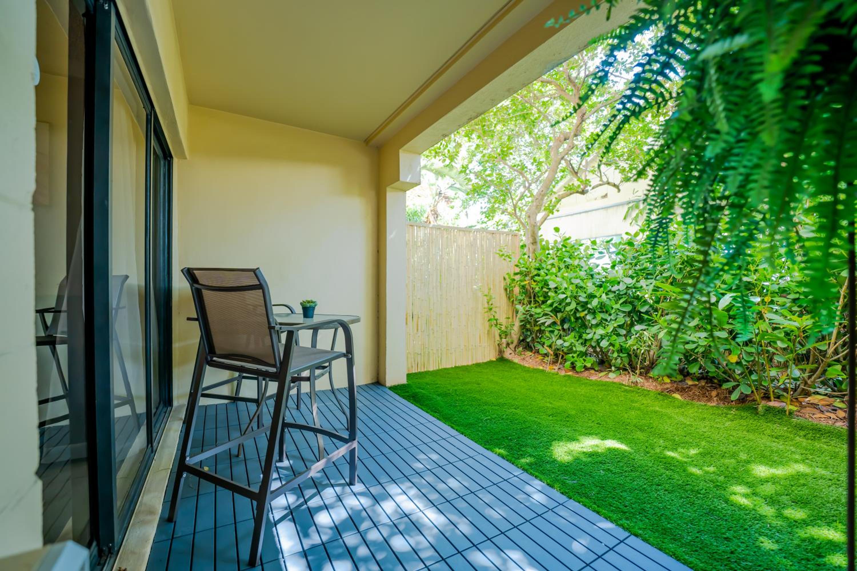 Premium King with Patio, Kitchenette and Sofa Bed - Photo 7