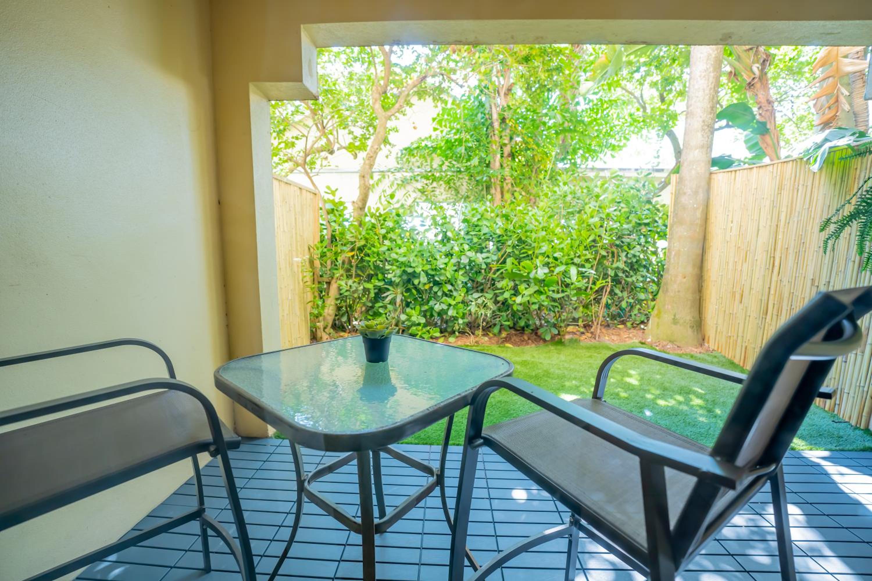 Premium King with Patio, Kitchenette and Sofa Bed - Photo 8