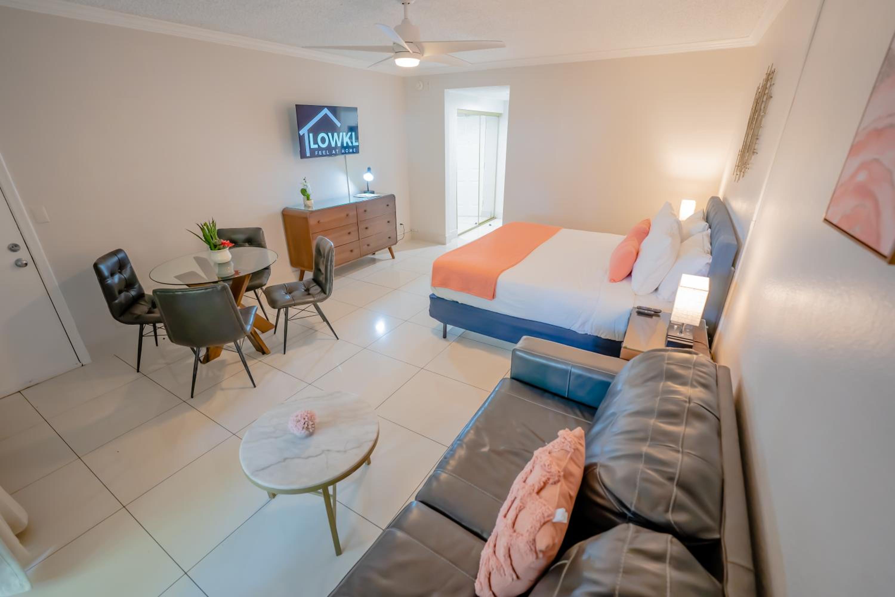Premium King with Patio, Kitchenette and Sofa Bed - Photo 14