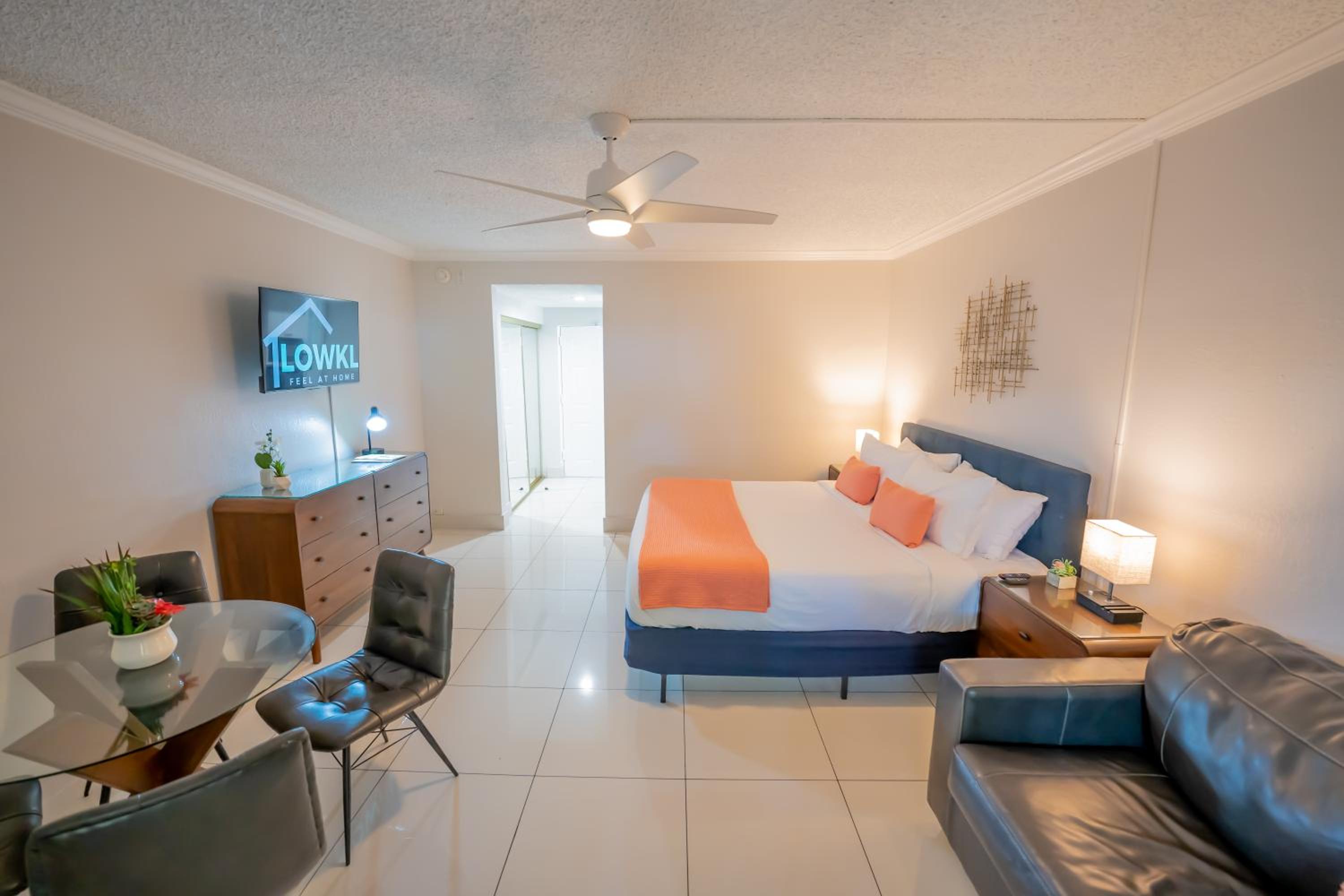 Premium King with Patio, Kitchenette and Sofa Bed - Photo 15