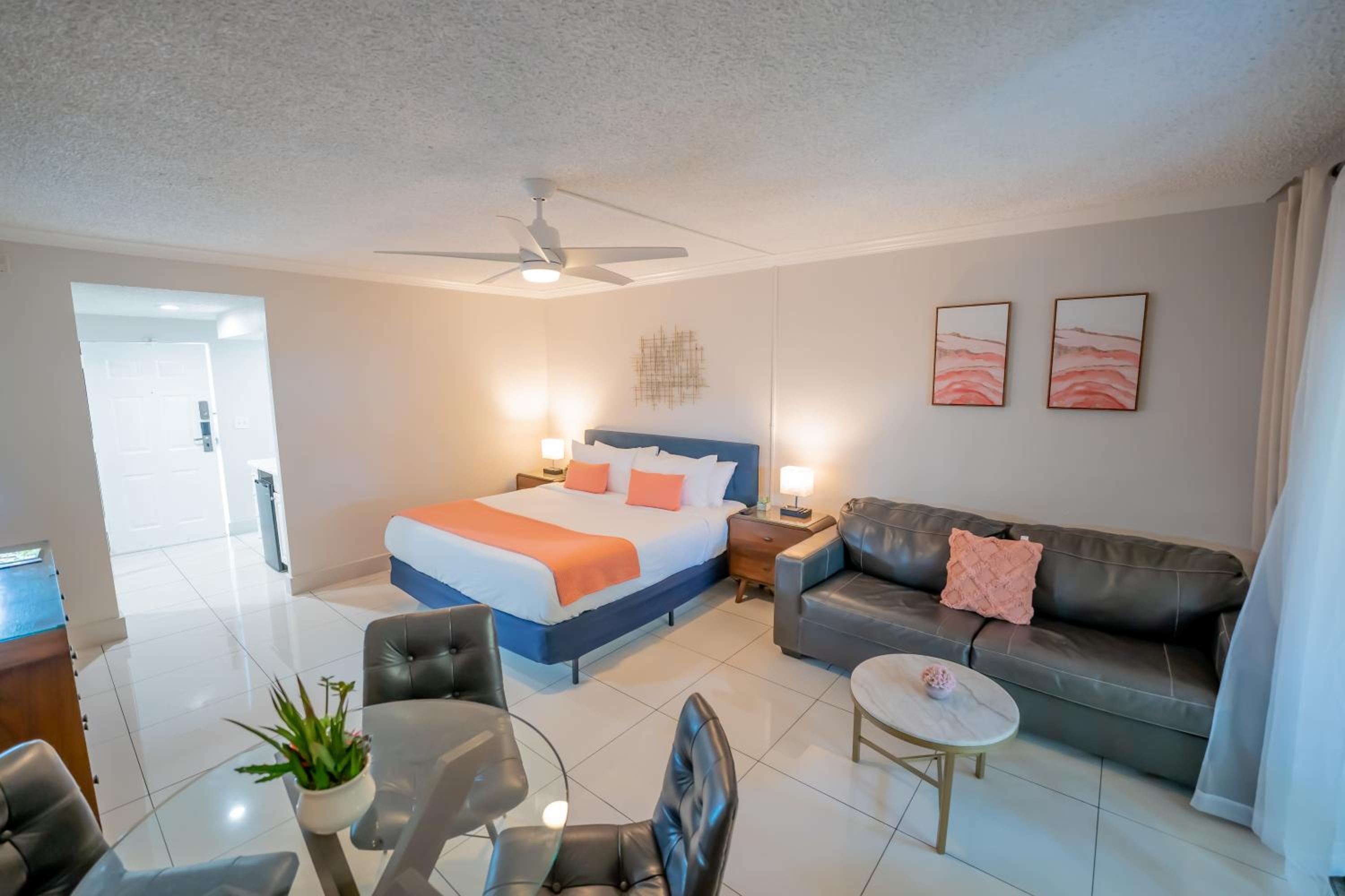 Premium King with Patio, Kitchenette and Sofa Bed - Photo 16