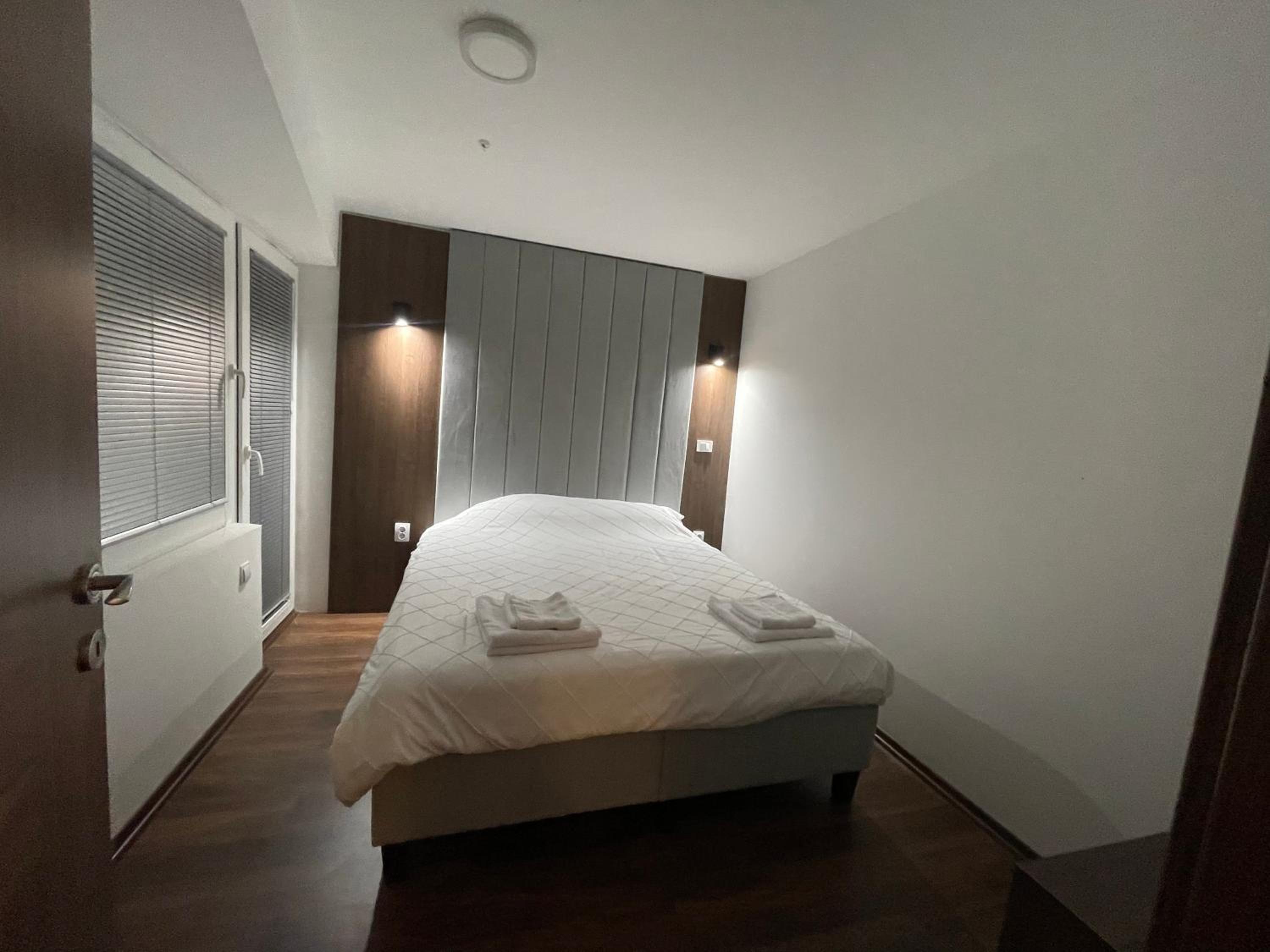 One-Bedroom Apartment photo 2