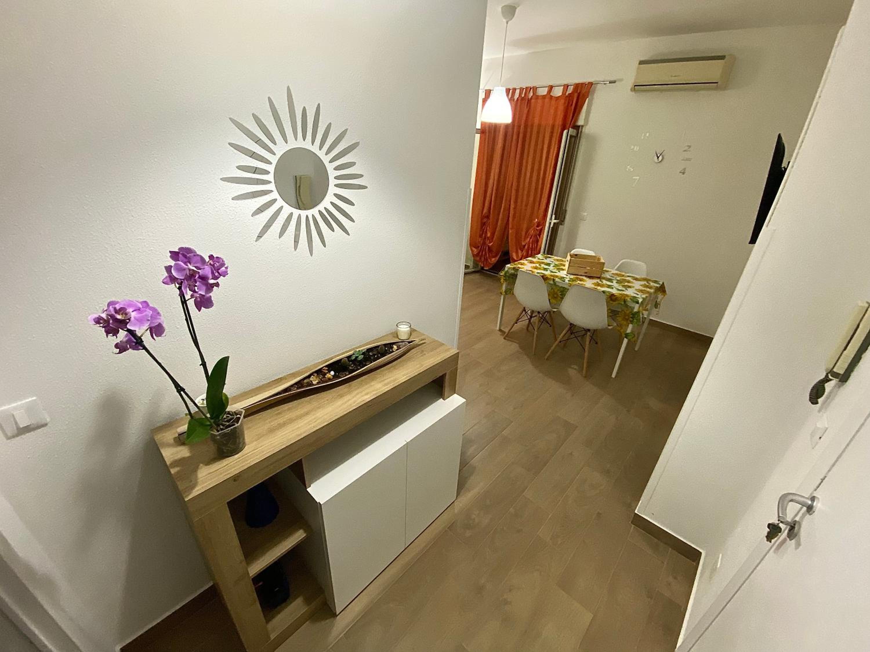 One-Bedroom Apartment photo 3