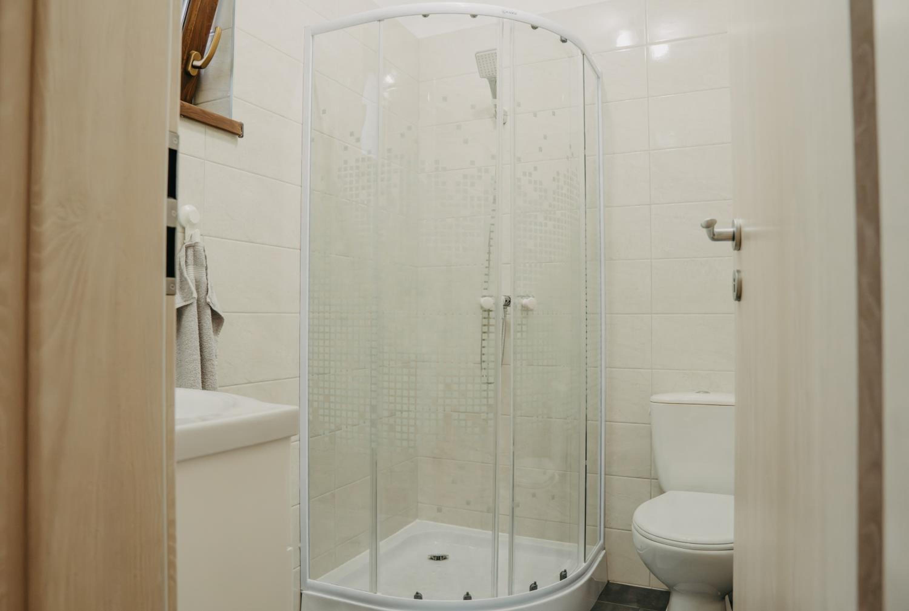 Family Room with Private Bathroom photo 3