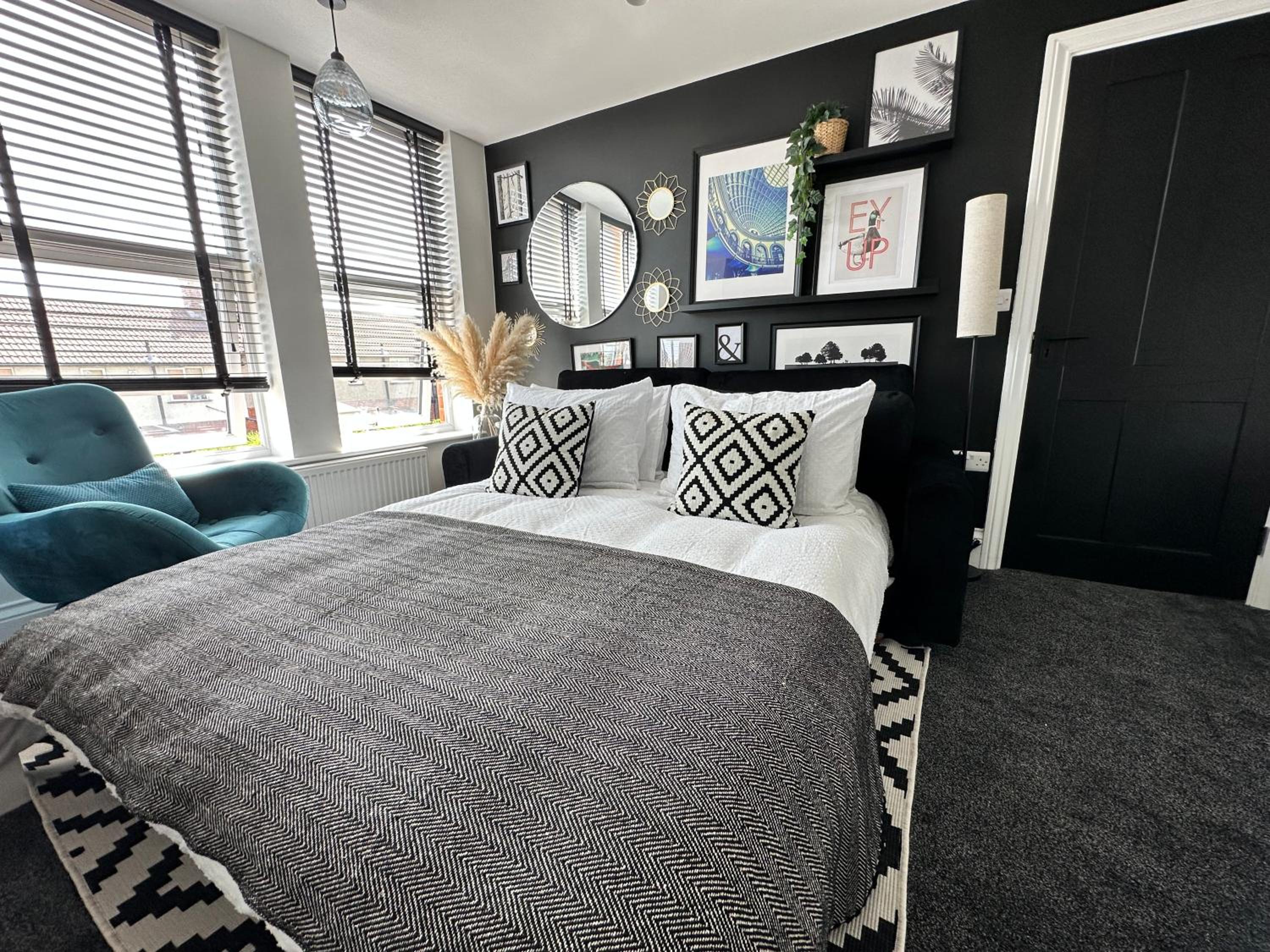 Deluxe Two-Bedroom Apartment with Garden View photo 1