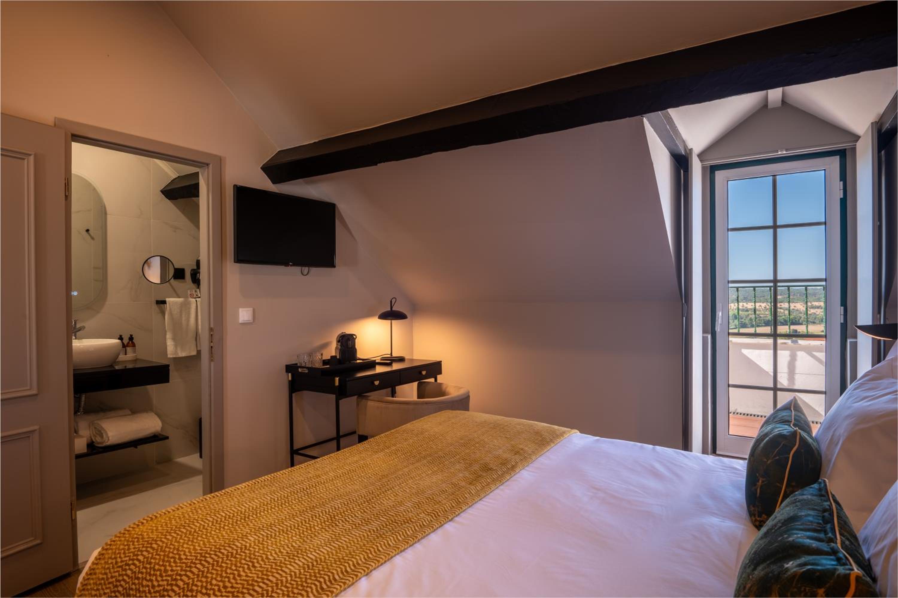 Queen Room With Balcony photo 3