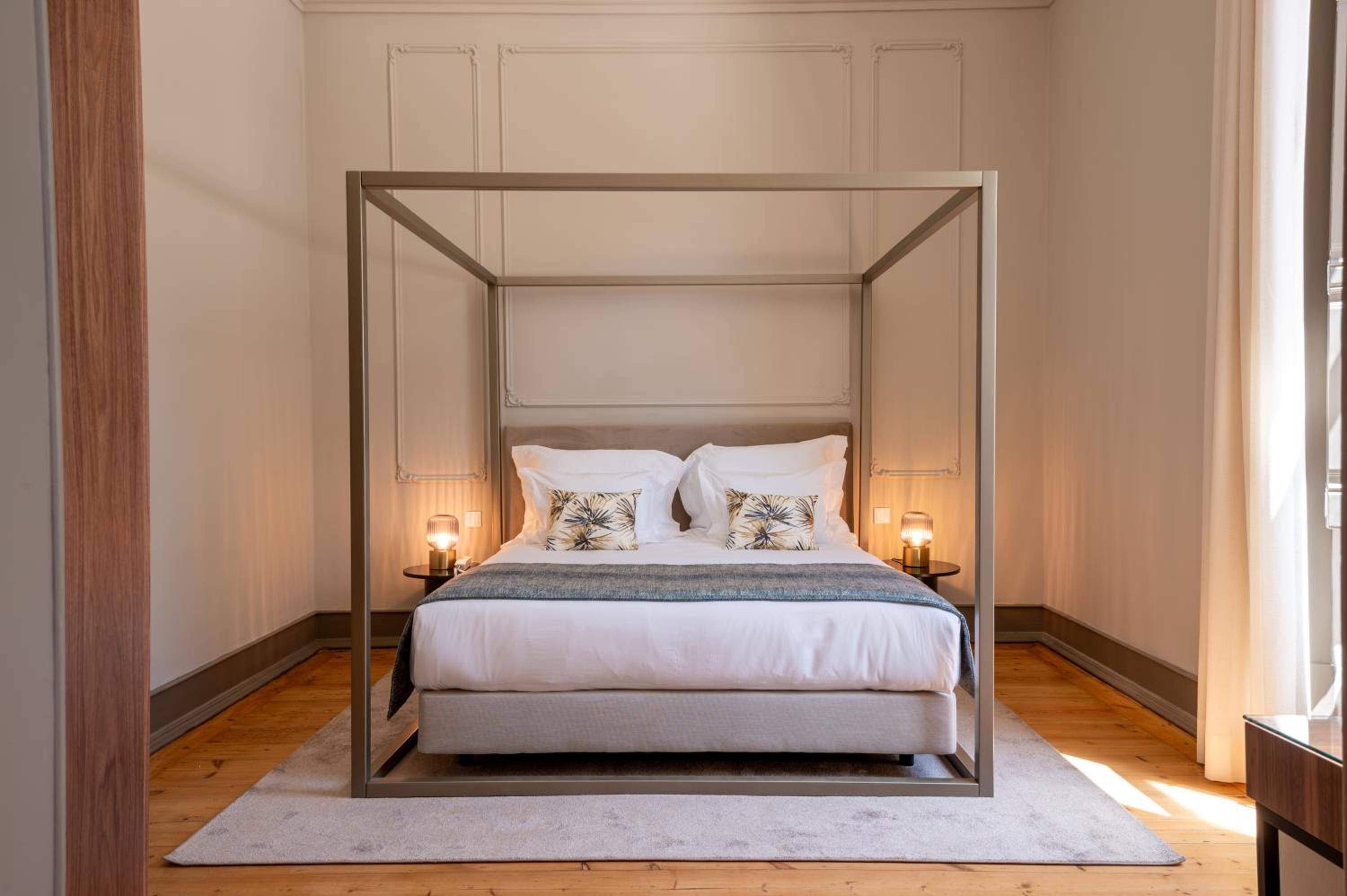 Deluxe King Suite photo 2