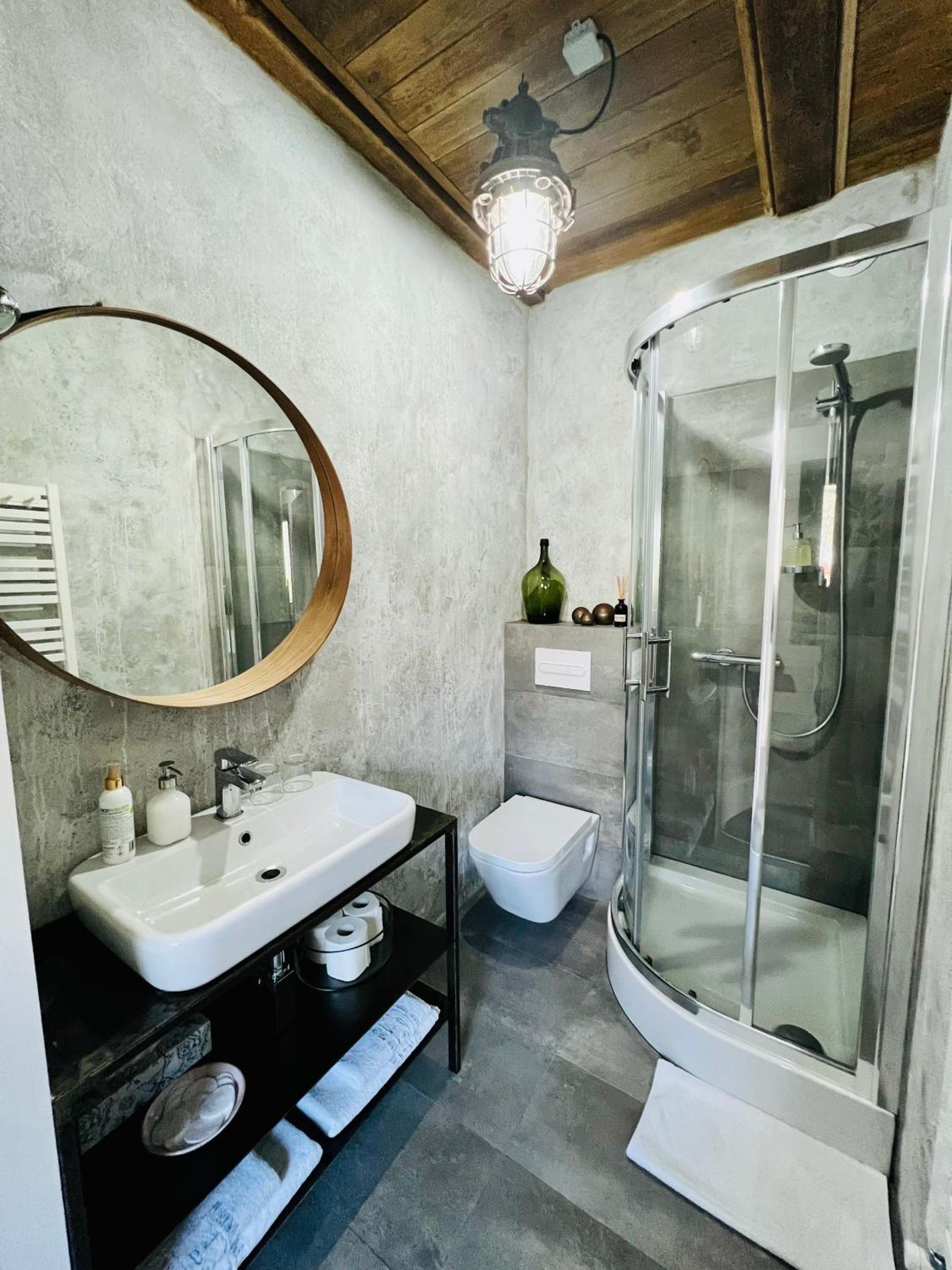 Standard King Room - Photo 2