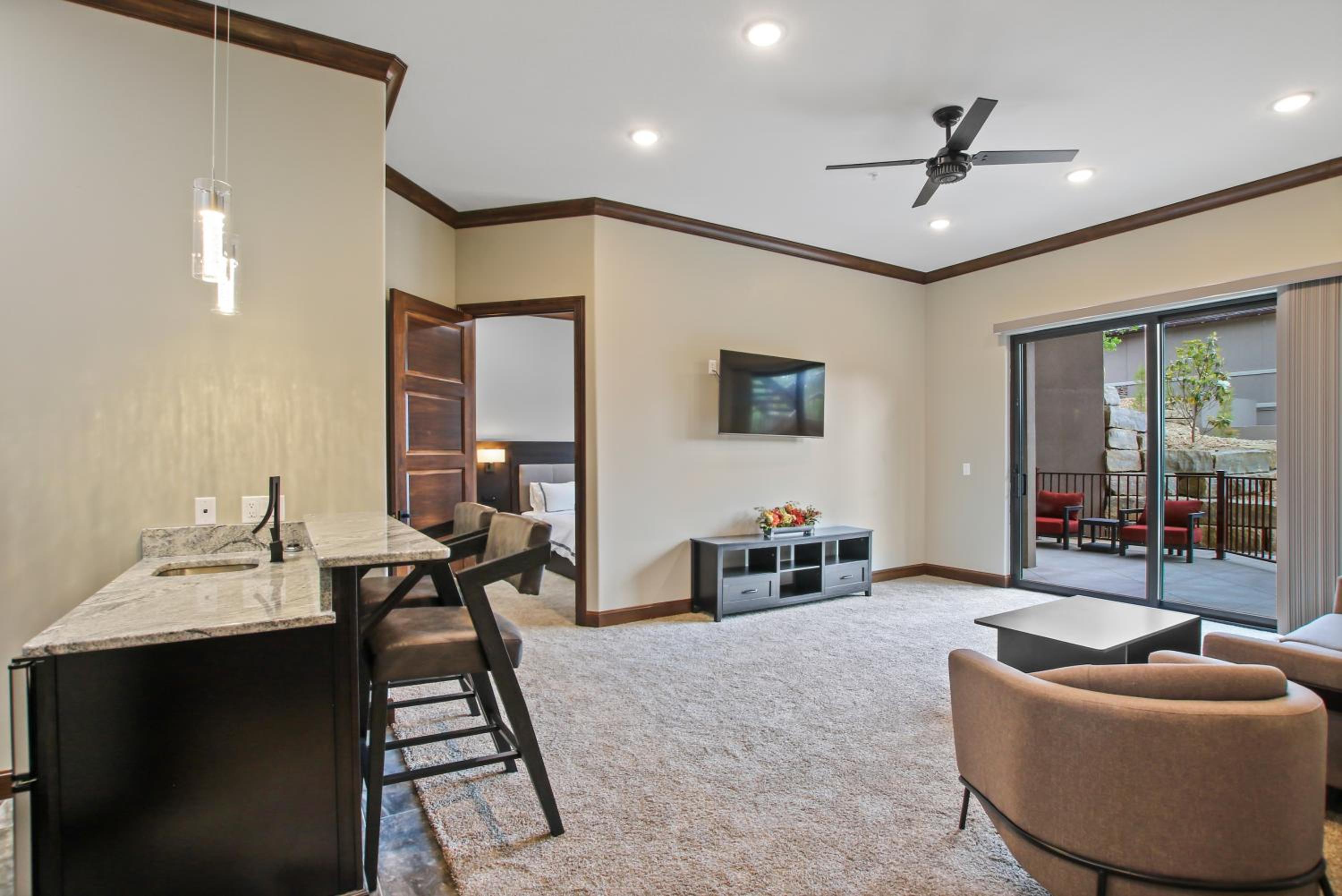 Townhouse Lakeview Executive Suite with Patio - Photo 2