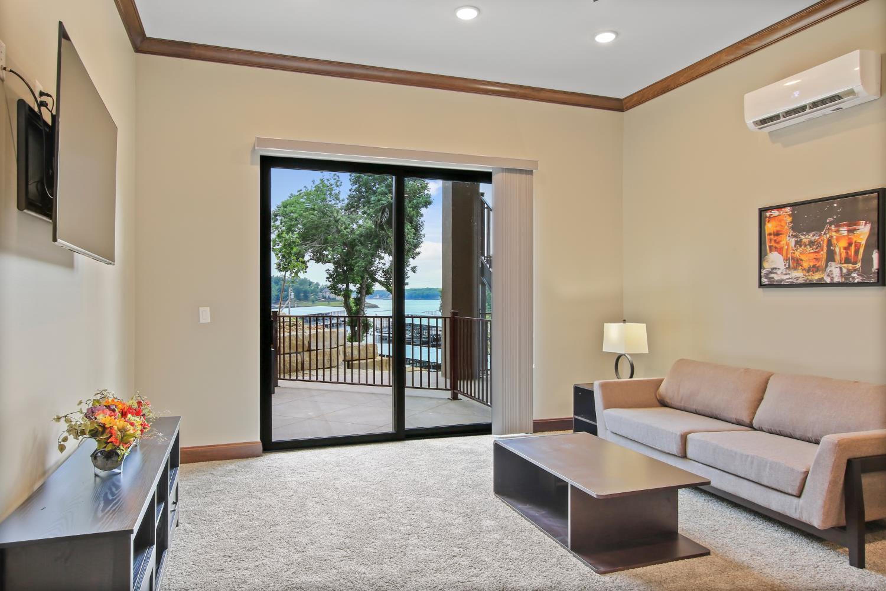 Townhouse Lakeview Executive Suite with Patio - Photo 7
