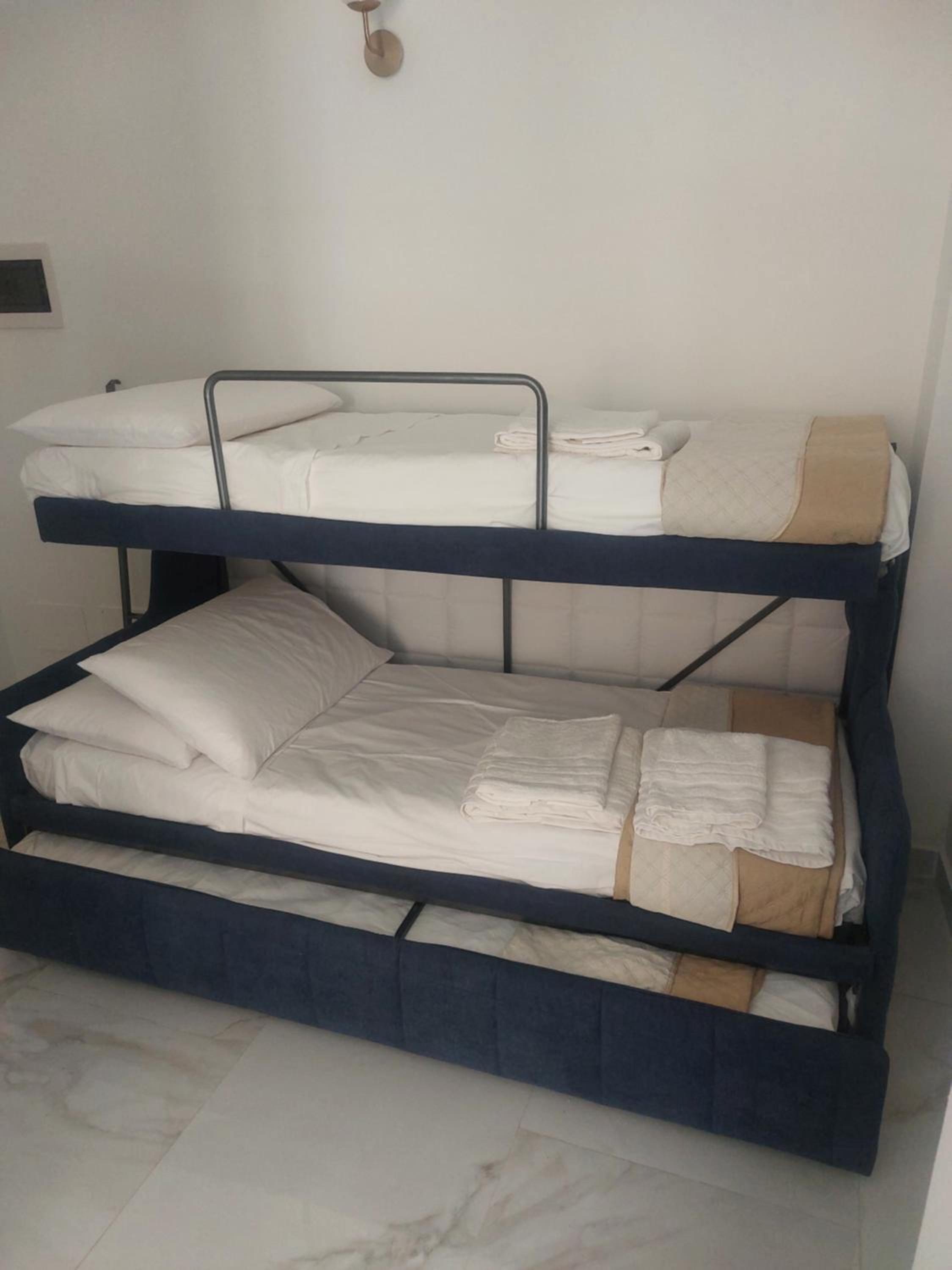 Double Room with Private Bathroom - Photo 13