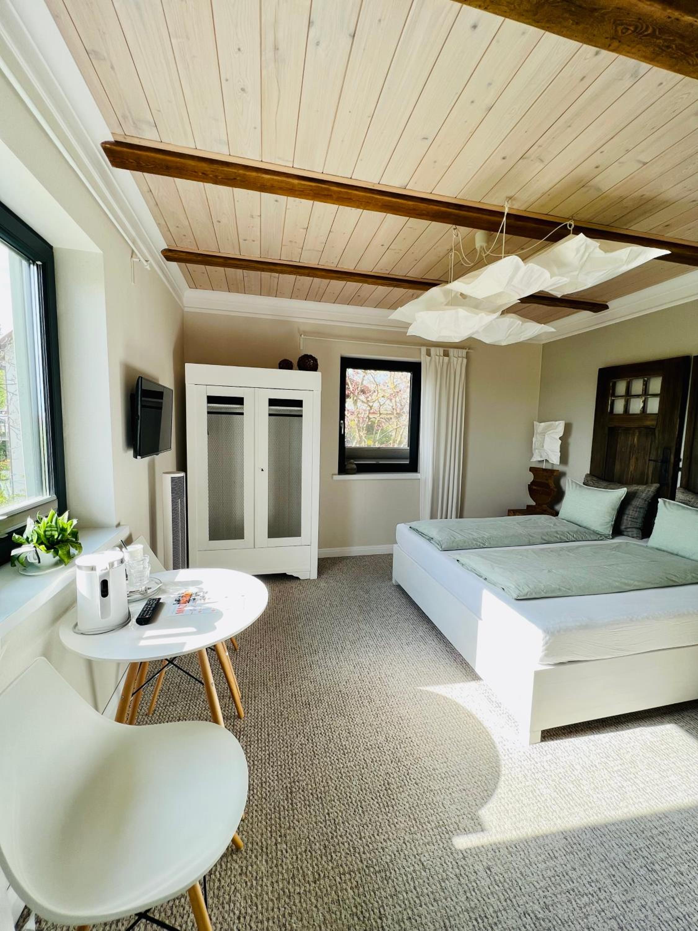 Superior King Room - Photo 6
