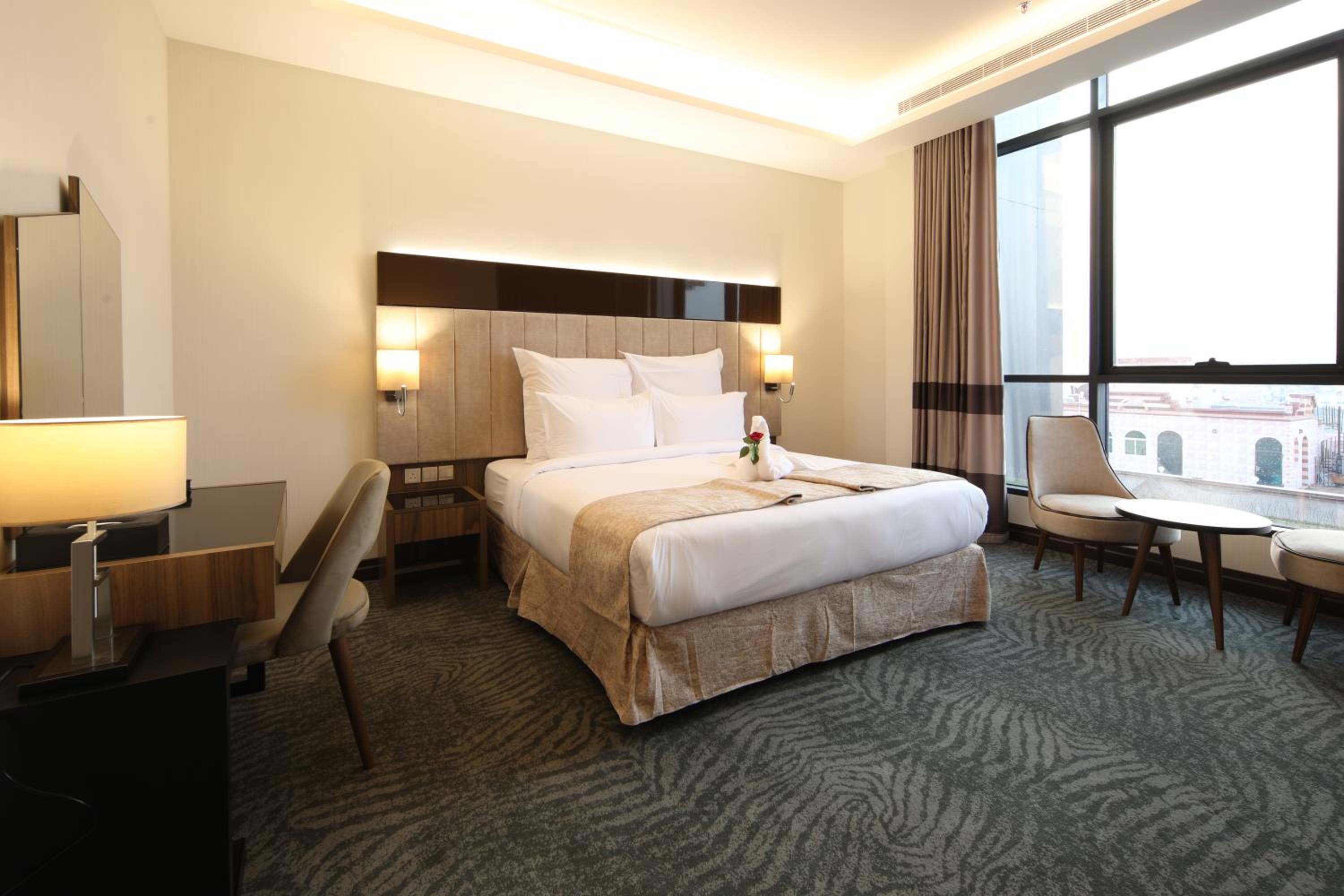 Superior King Suite - Photo 2