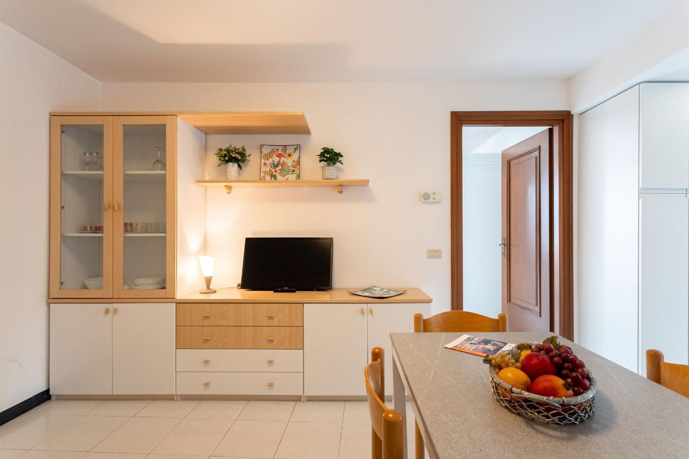 Apartment 5 photo 3