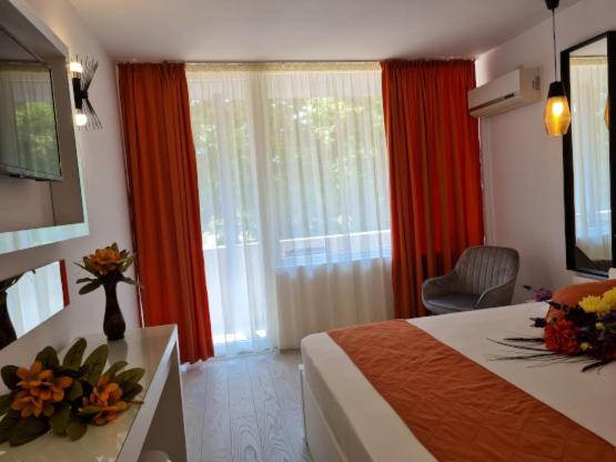 Queen Room with Garden View - Photo 2