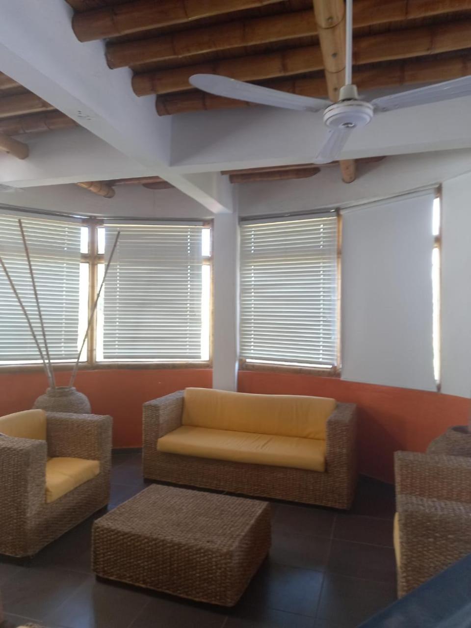 Five-Bedroom House photo 1