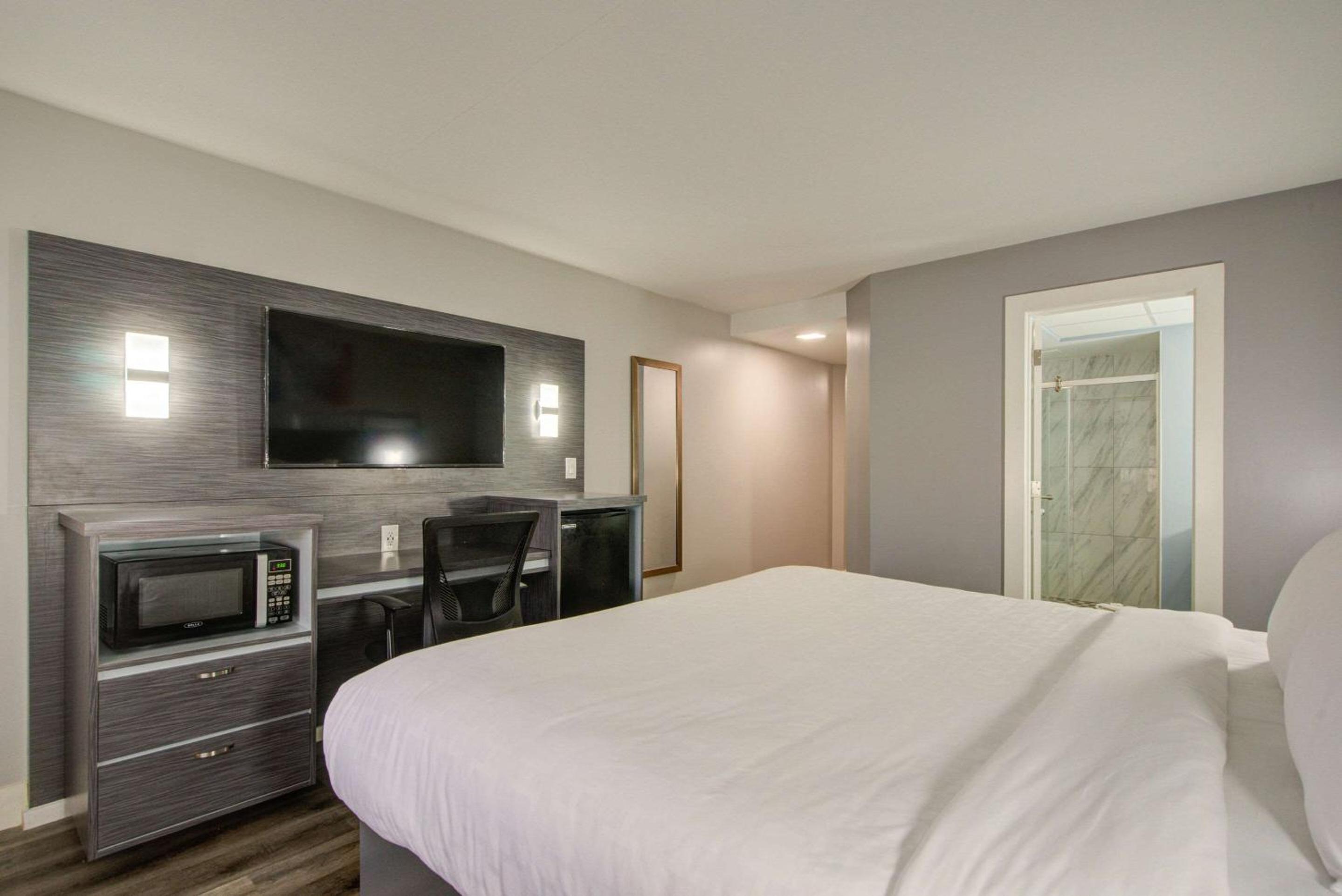 Suite with Loft - Non-Smoking - Photo 8
