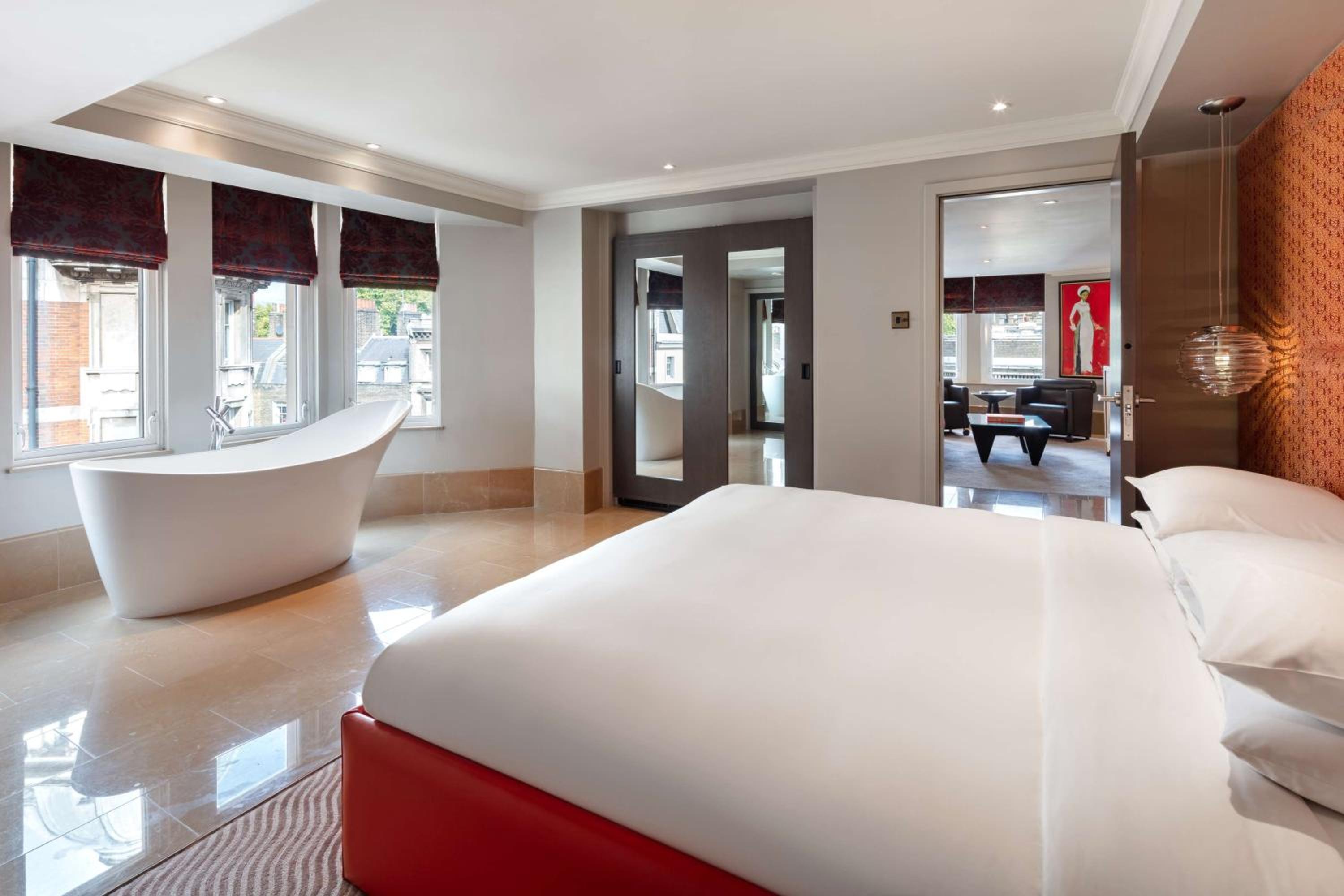 One-Bedroom Suite thumbnail 5