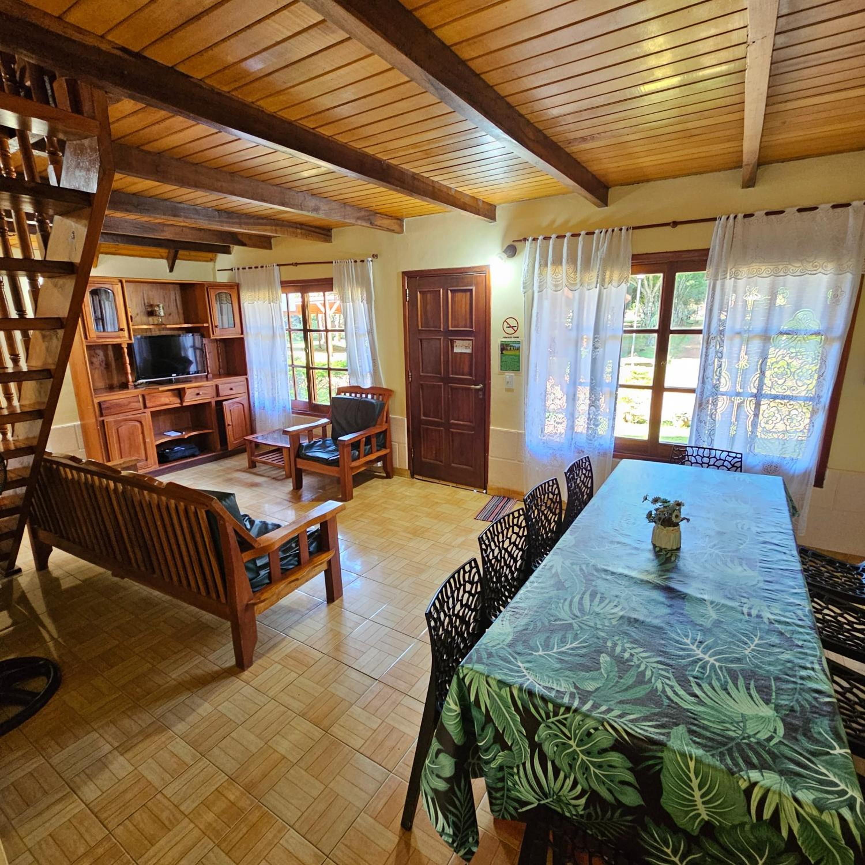 Bungalow (10 Adults) photo 2