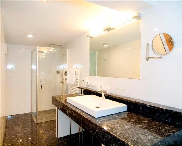 Junior Suite with Mountain View - Photo 12