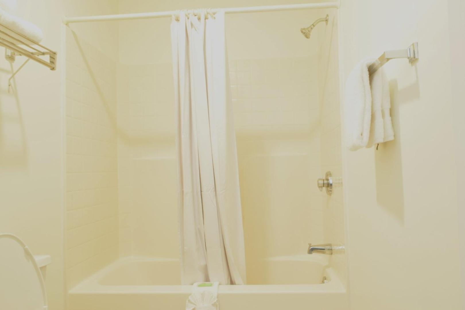 Deluxe King Room - Photo 2