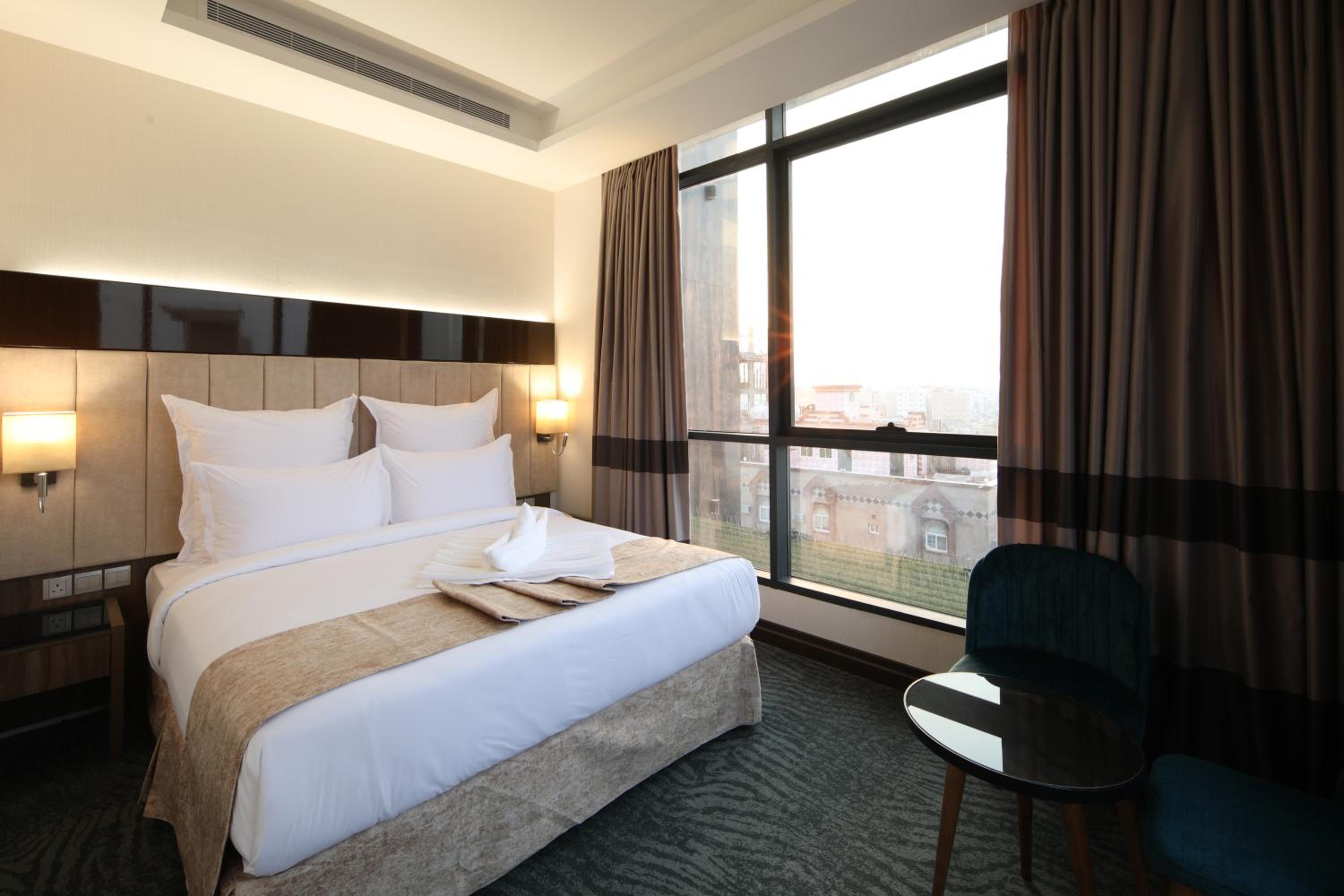 Superior King Suite - Photo 4