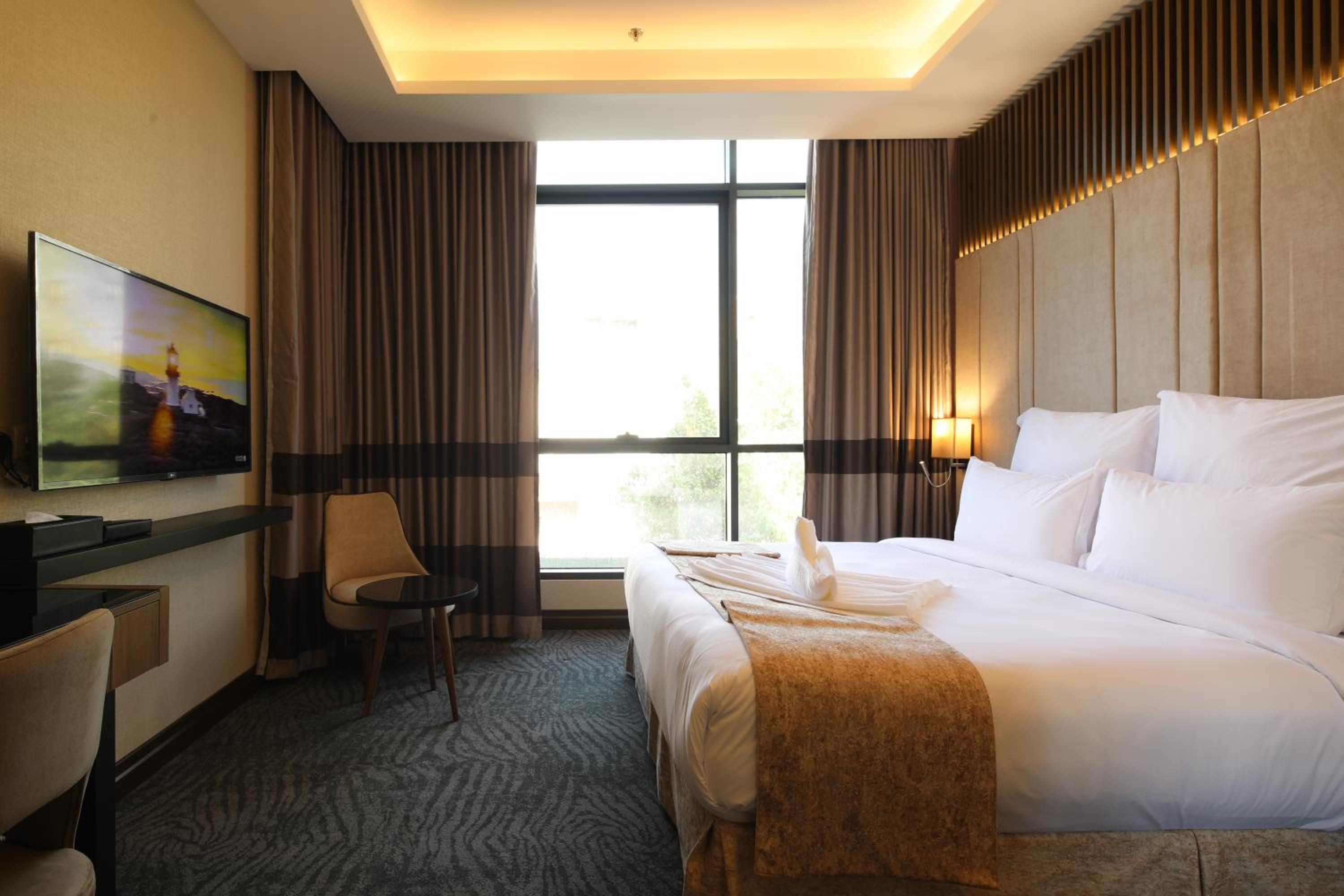 Superior King Suite - Photo 1