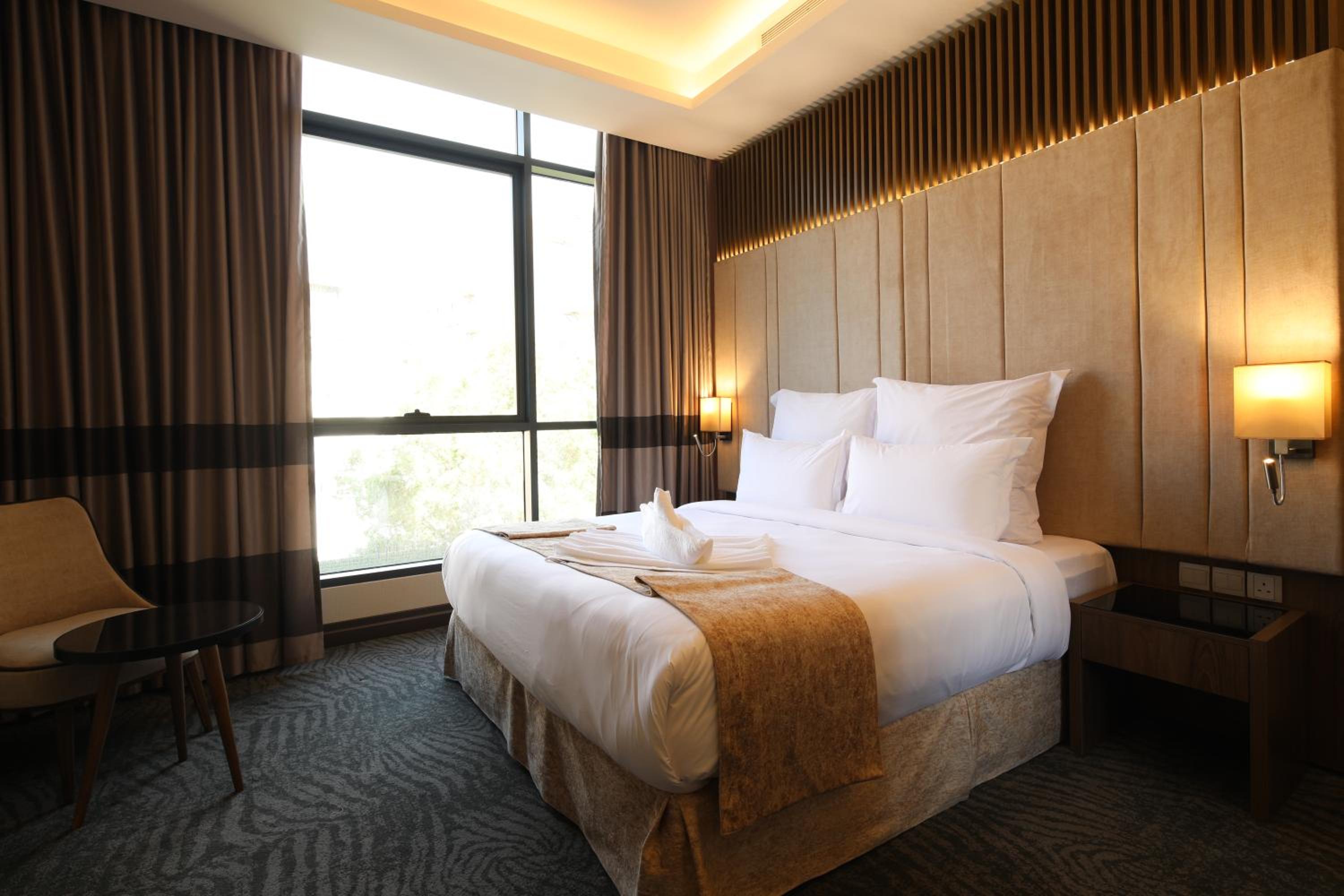 Superior King Suite - Photo 5