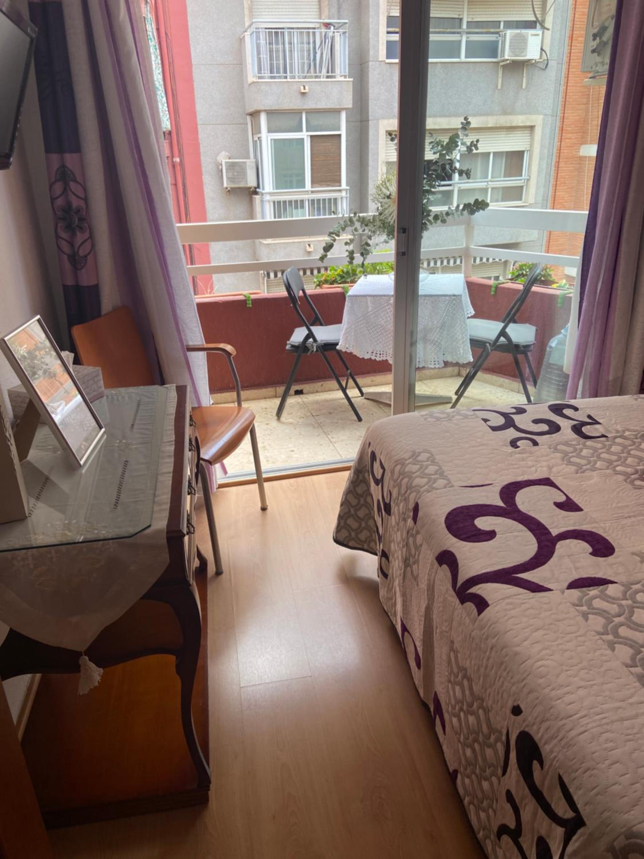 Habitación Doble Económica en Apartamento con Baño Compartido