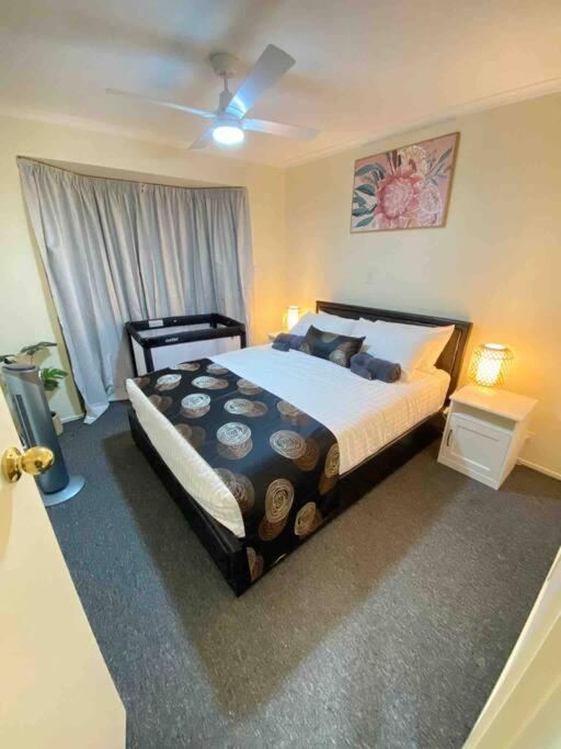 Three-Bedroom House photo 3