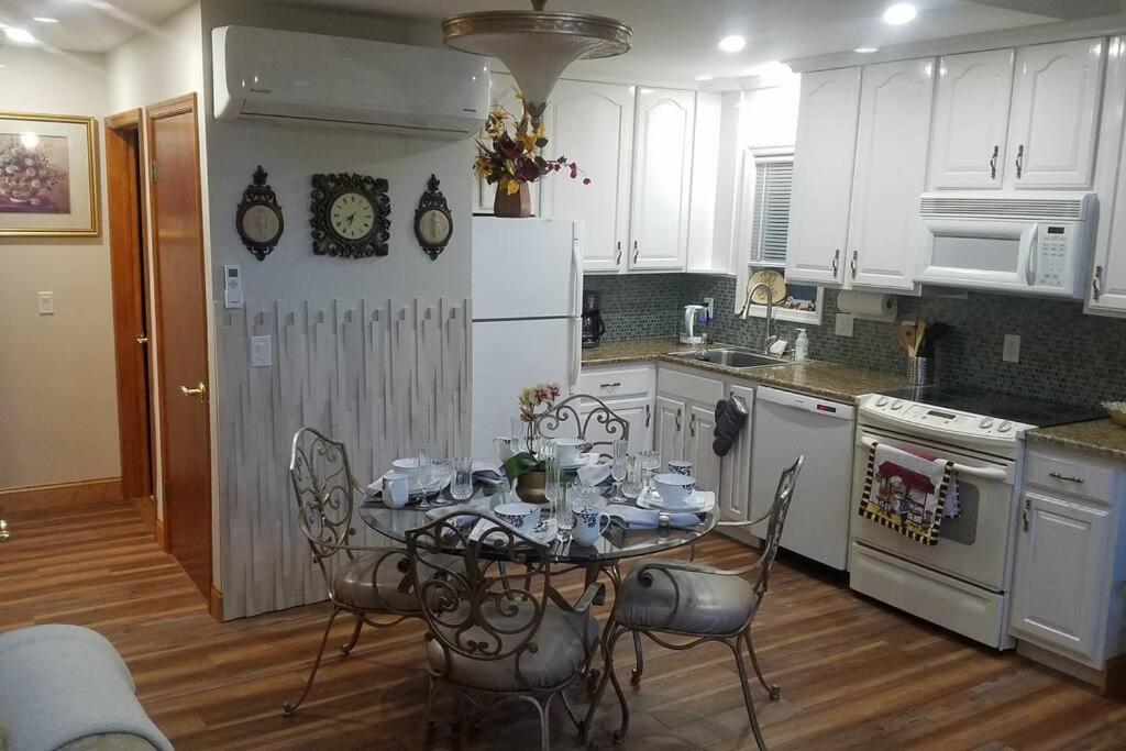 Three-Bedroom House photo 3