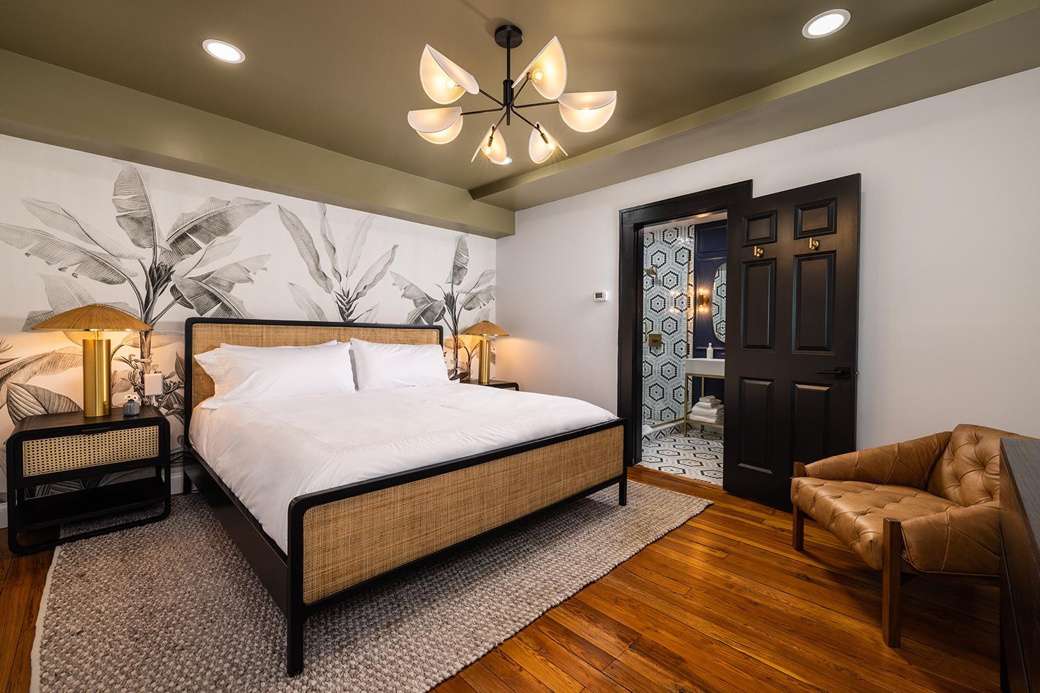 Deluxe King Room photo 2