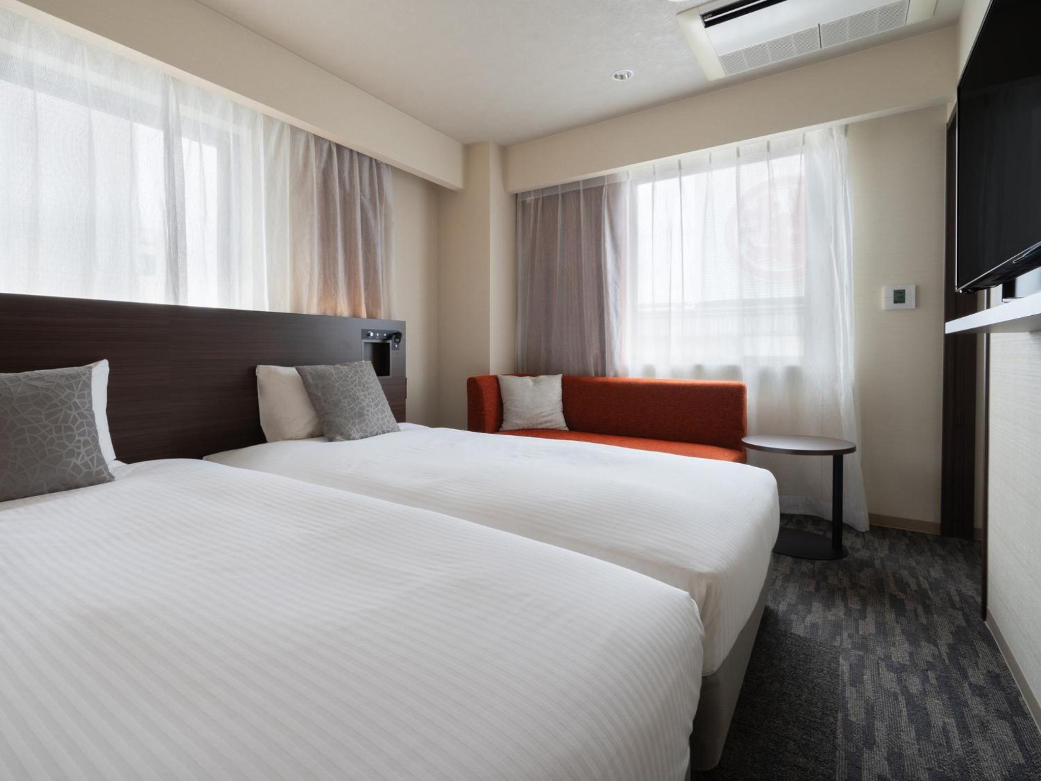 Twin Room - Photo 12