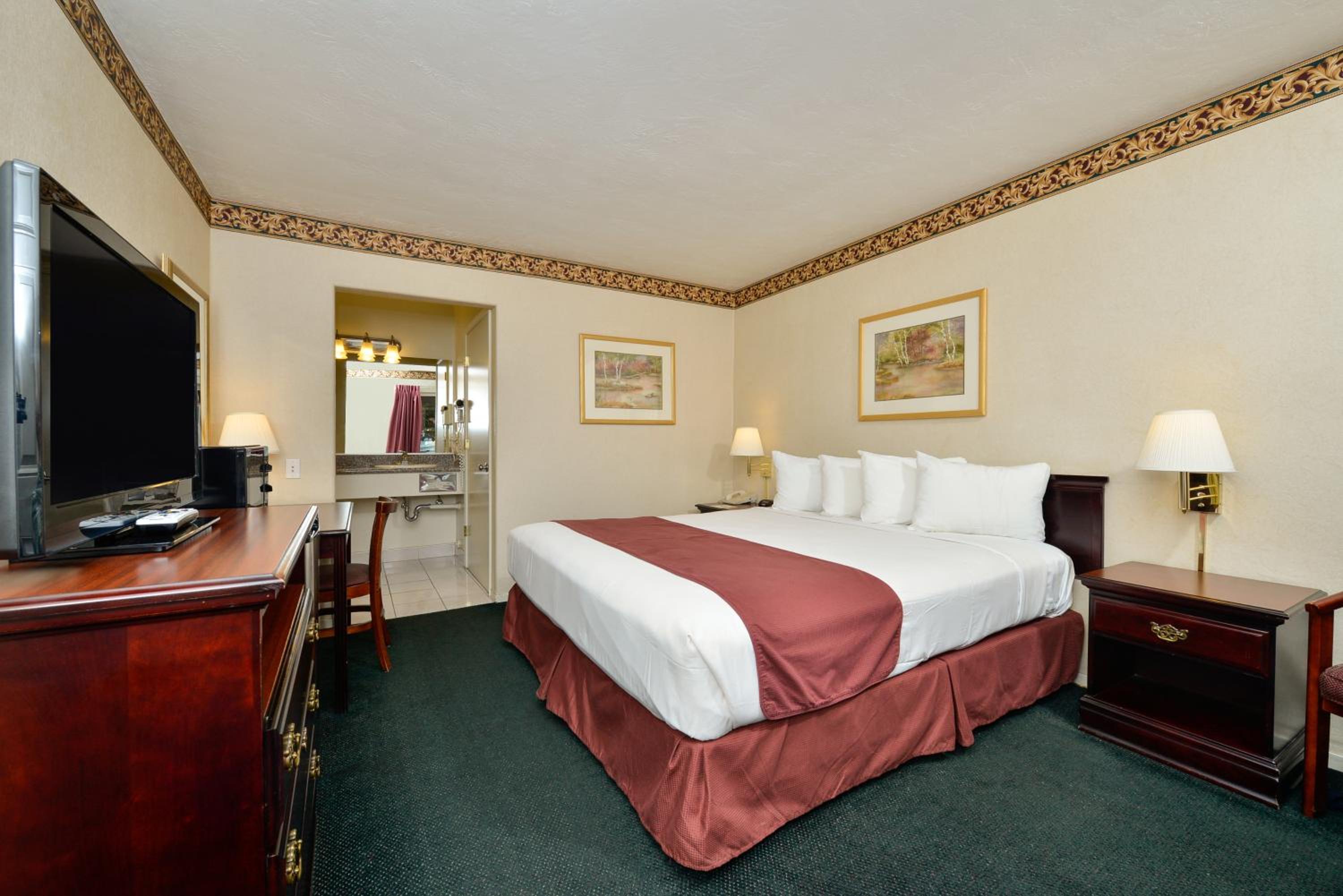 Queen Room - Photo 2